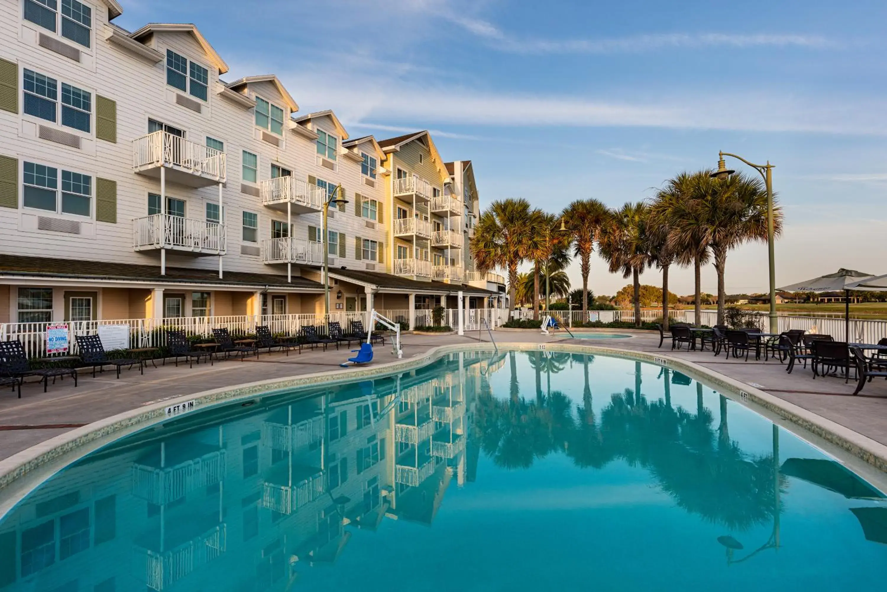 Swimming pool in The Waterfront Inn Swimming pool in The Waterfront Inn