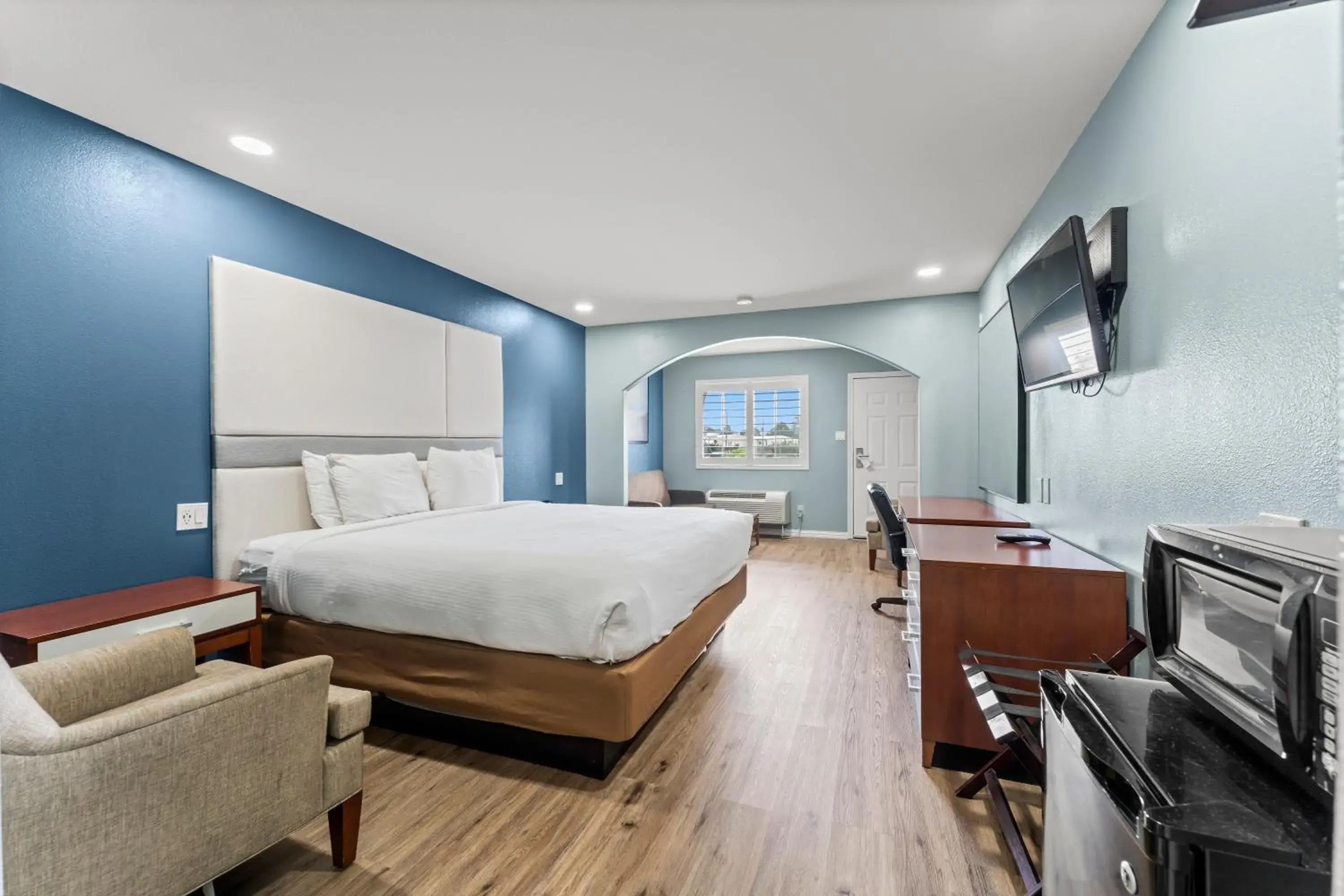 Comfort King Room in Executive Inn & Suites Magnolia Comfort King Room in Executive Inn & Suites Magnolia