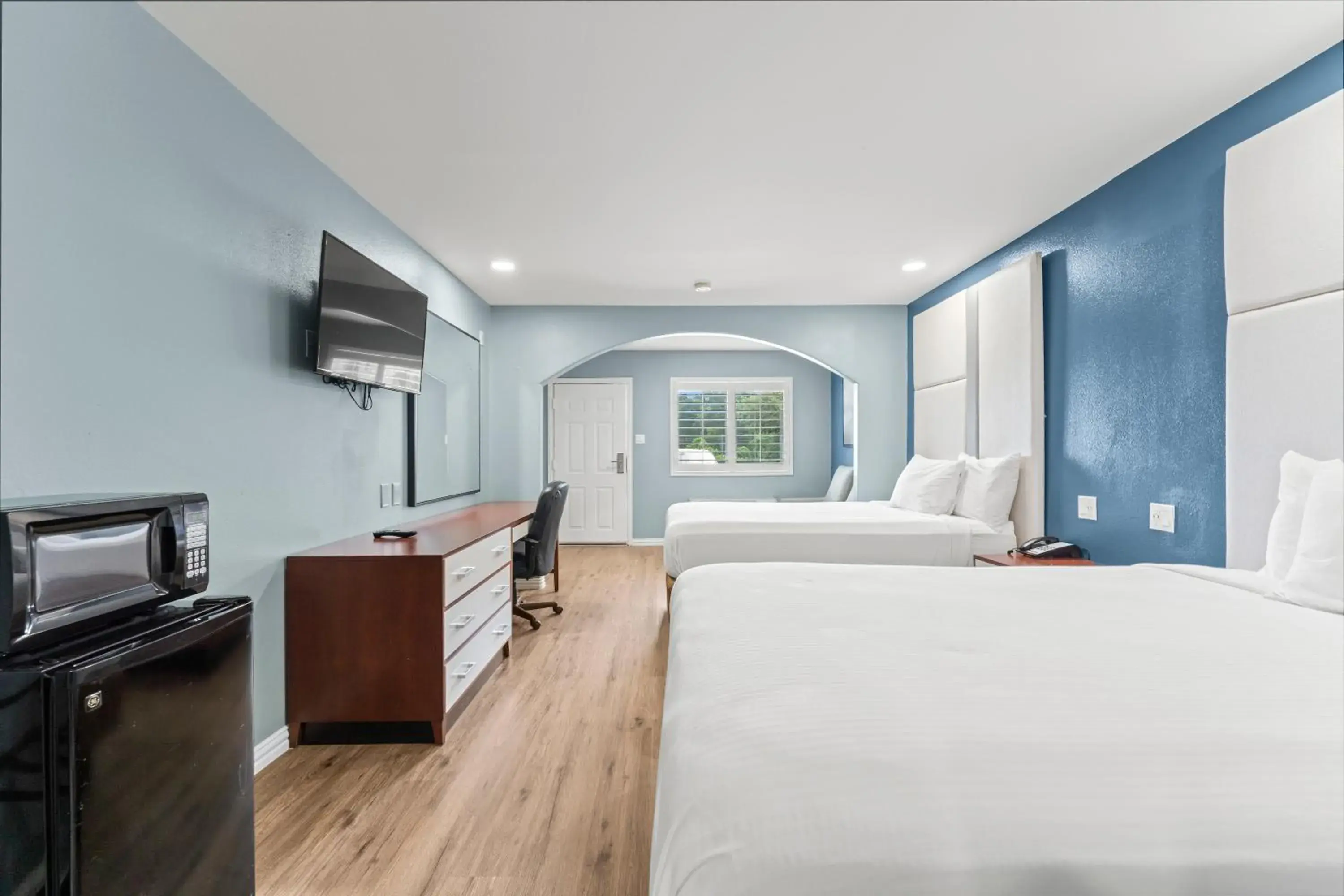 Comfort Queen Room with Two Queen beds in Executive Inn & Suites Magnolia Comfort Queen Room with Two Queen beds in Executive Inn & Suites Magnolia