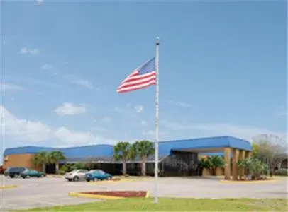 Property building in Days Inn by Wyndham Bay City Property building in Days Inn by Wyndham Bay City