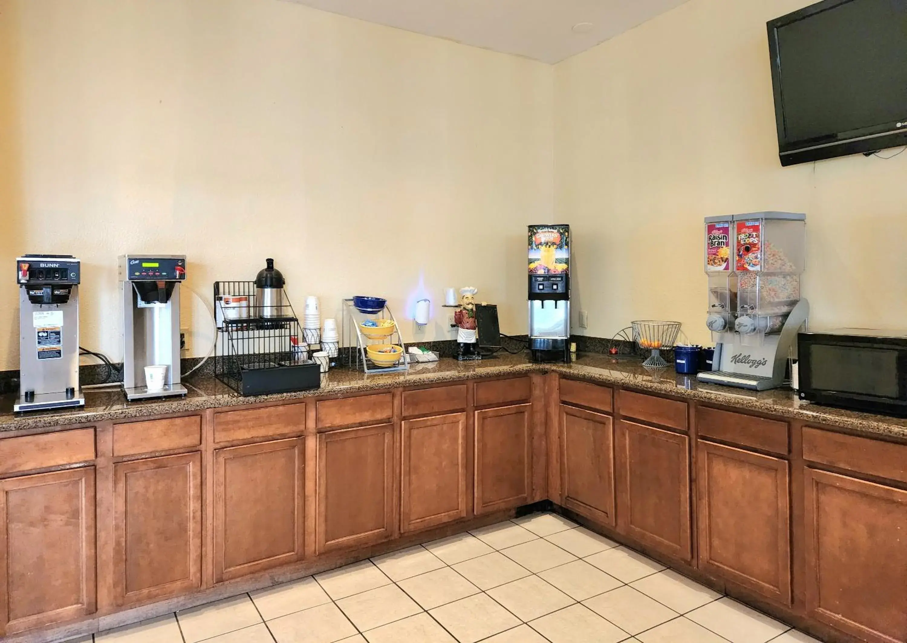 Breakfast in Days Inn by Wyndham Bay City Breakfast in Days Inn by Wyndham Bay City