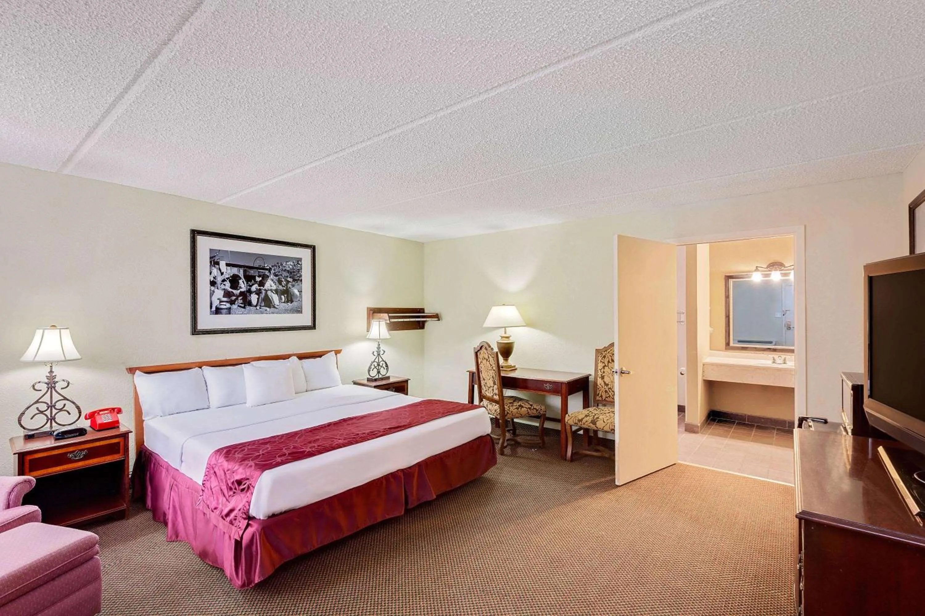 Photo of the whole room, Bed in Days Inn by Wyndham Bay City