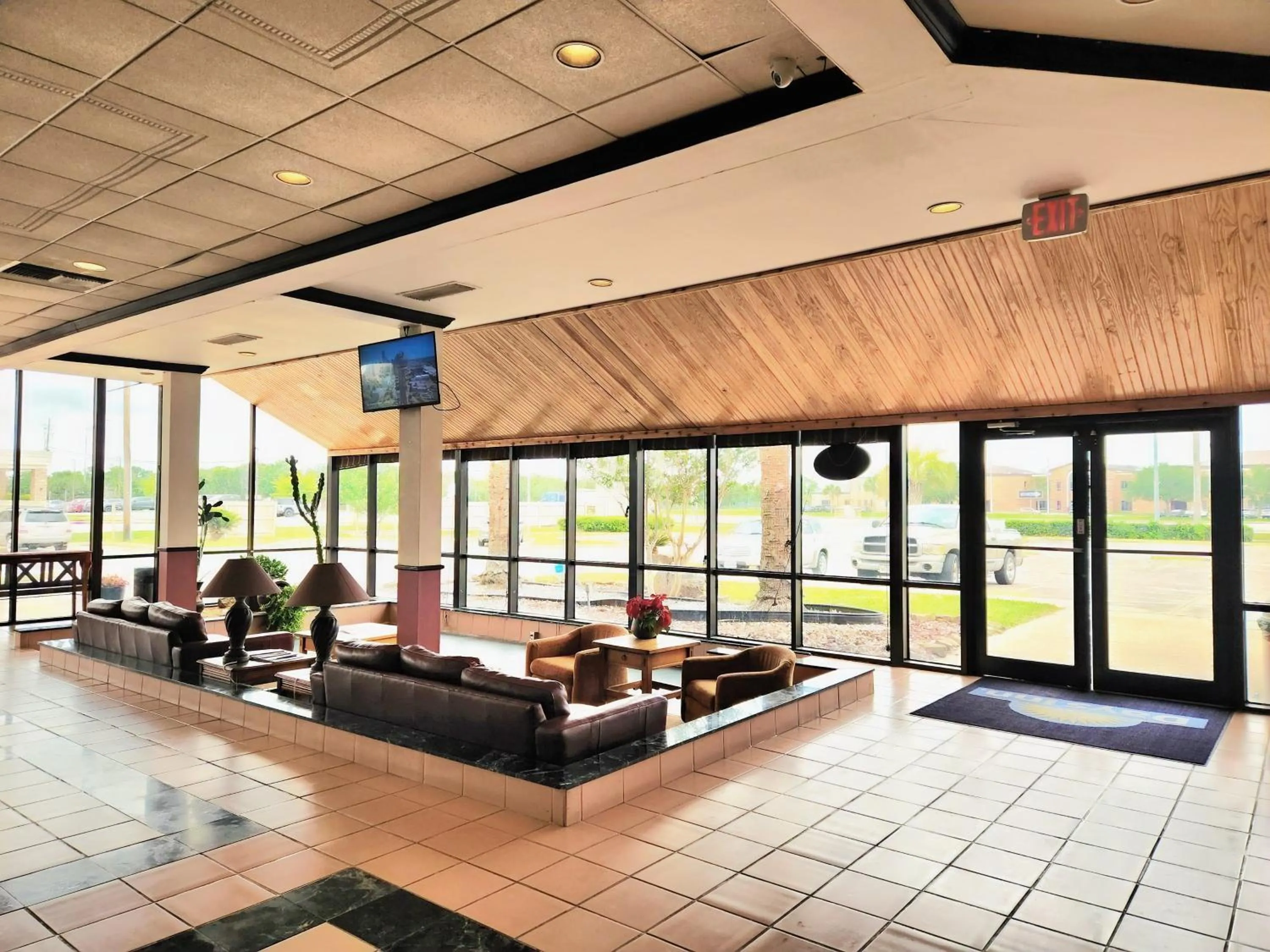 Lobby or reception in Days Inn by Wyndham Bay City