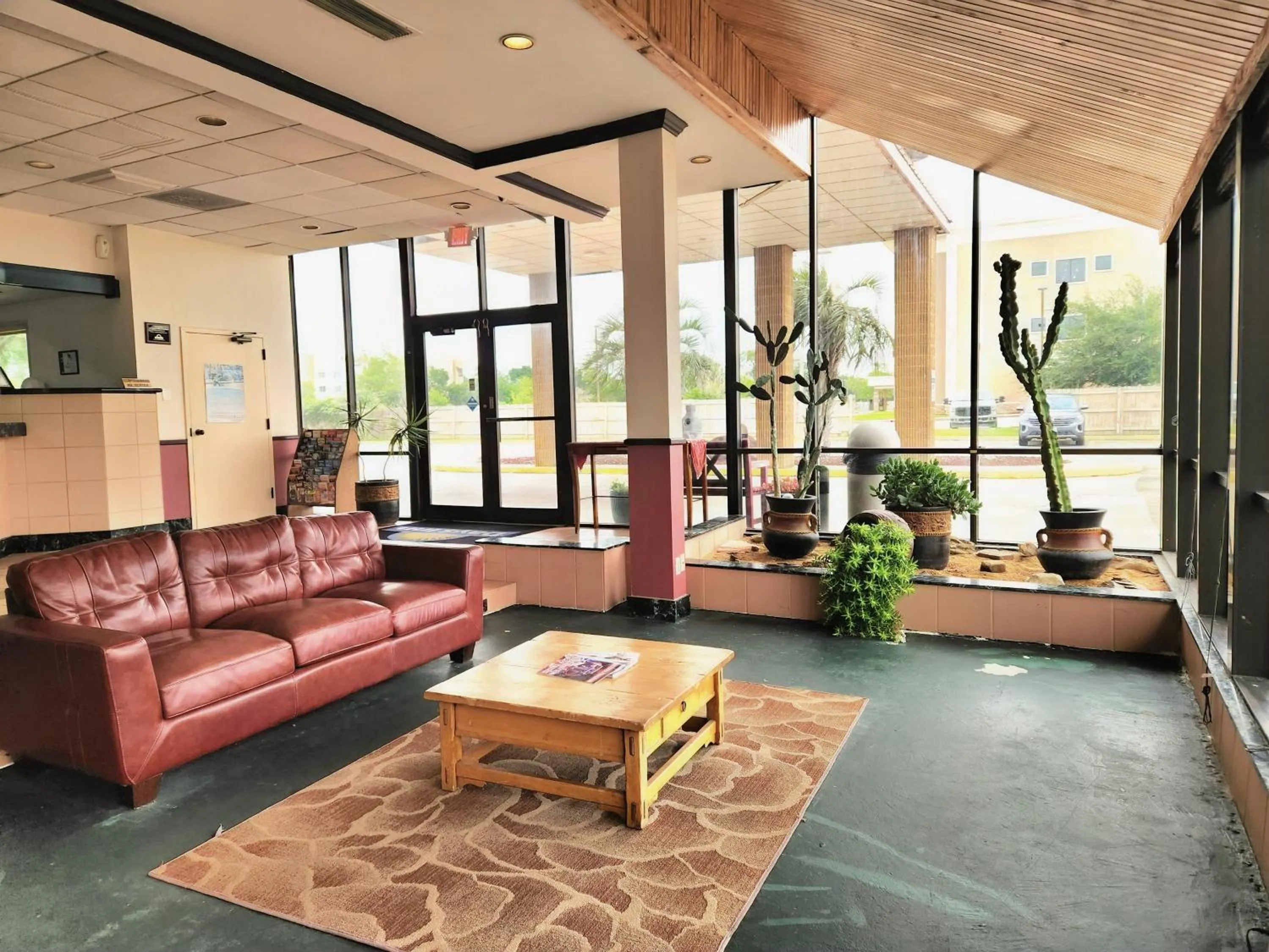 Seating area in Days Inn by Wyndham Bay City
