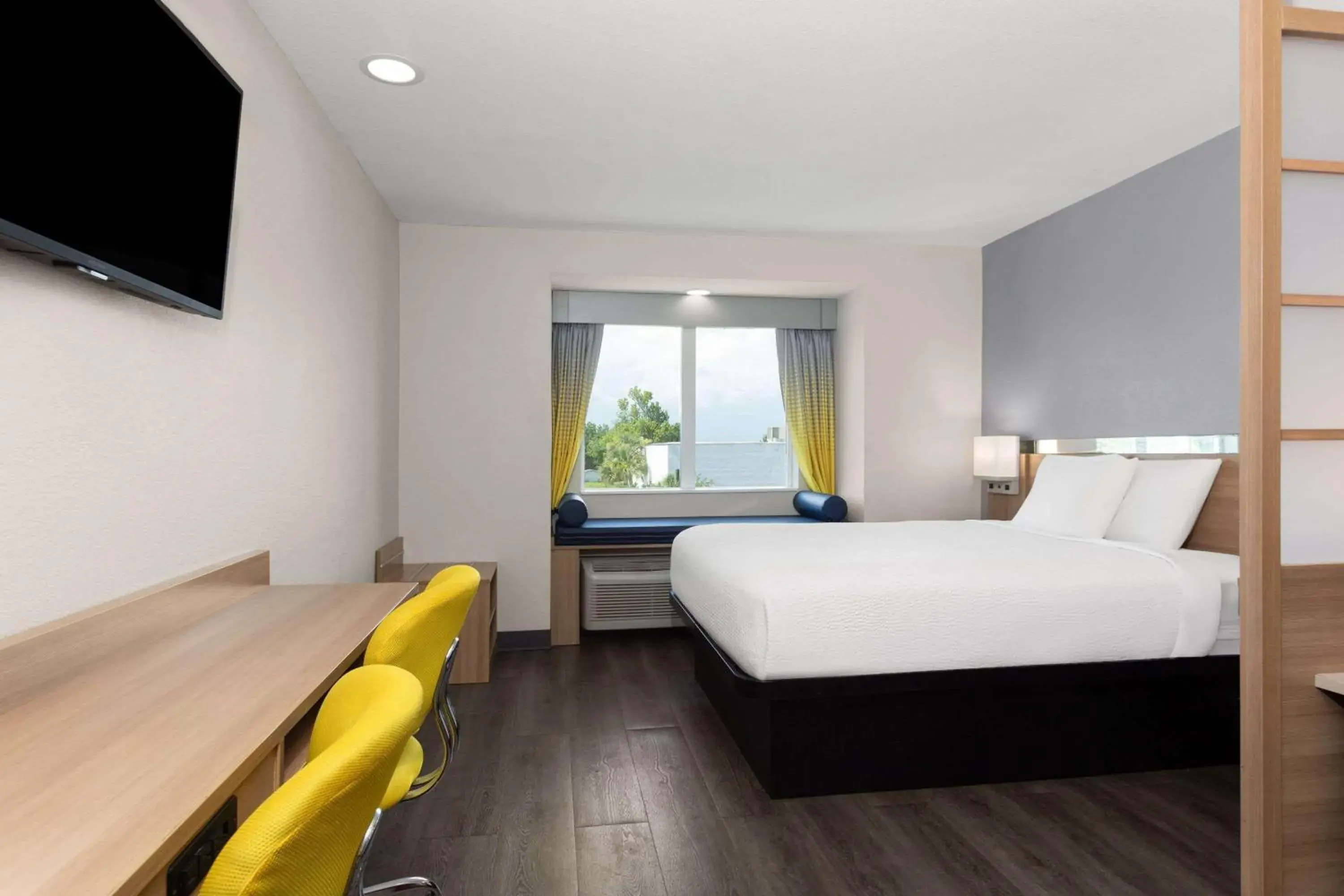 Queen Suite with Bath Tub - Mobility Accessible/Non-Smoking in Microtel Inn & Suites by Wyndham Panama City Queen Suite with Bath Tub - Mobility Accessible/Non-Smoking in Microtel Inn & Suites by Wyndham Panama City