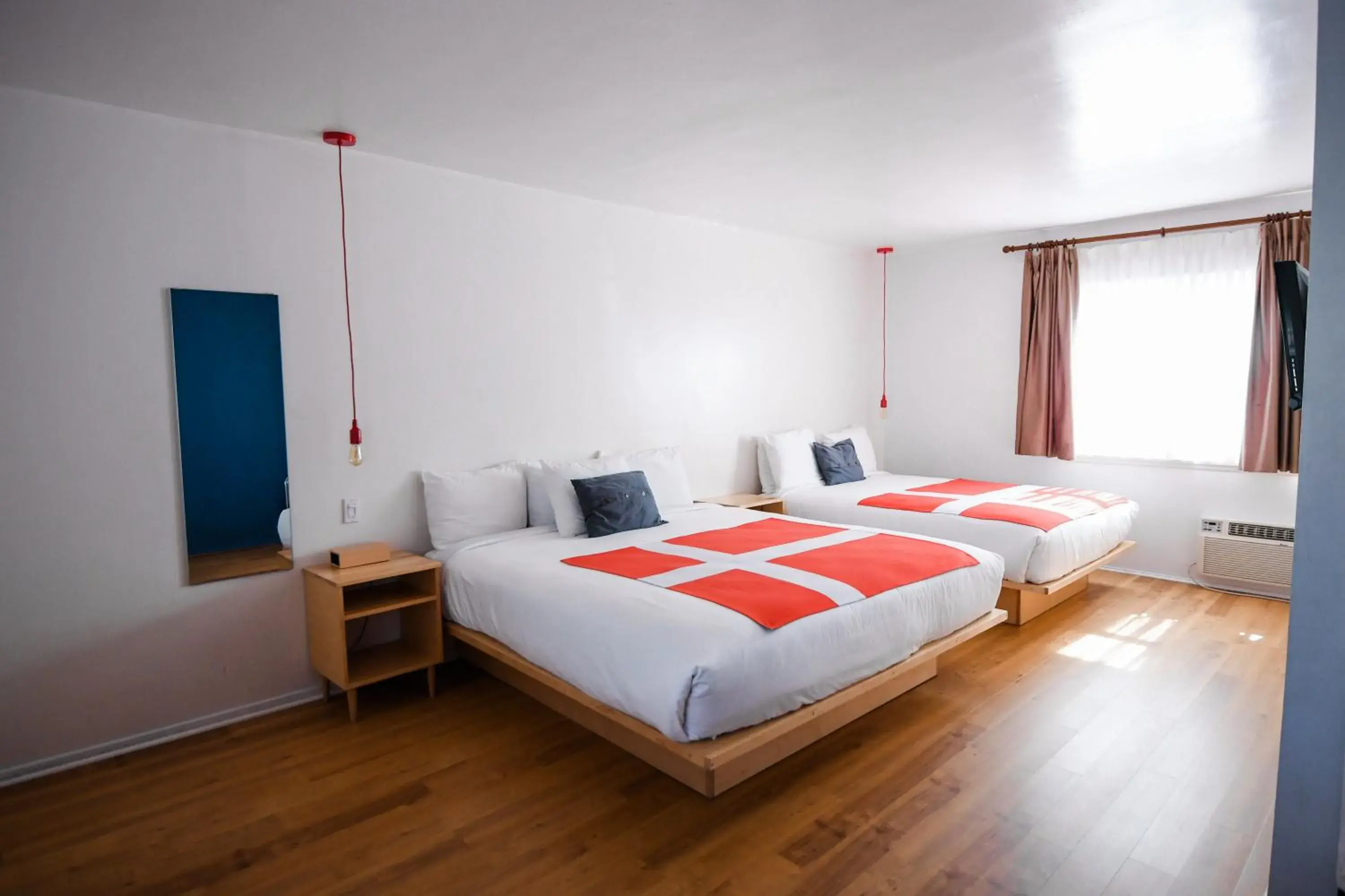 Decorative detail, Bed in The Hamlet Inn Decorative detail, Bed in The Hamlet Inn