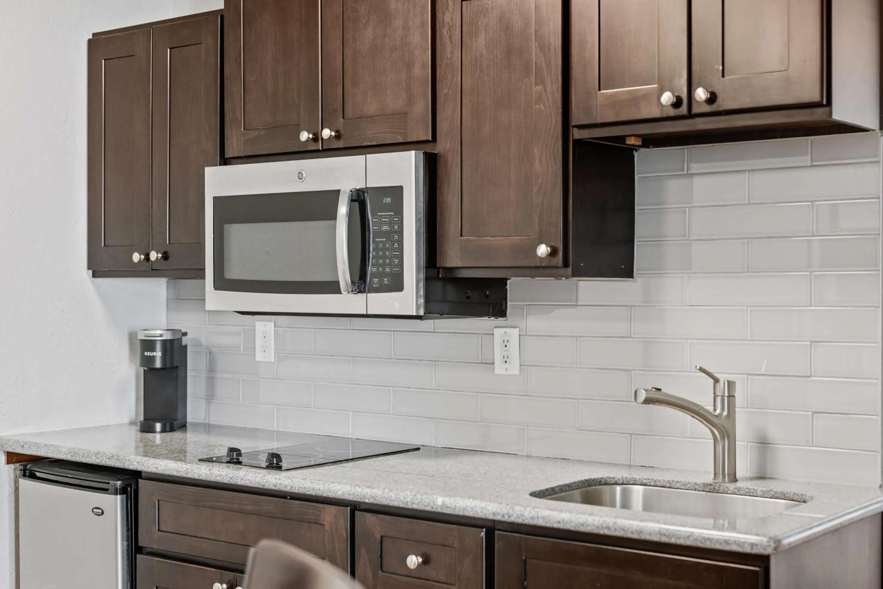 Kitchen or kitchenette in Best Western Wesley Inn & Suites