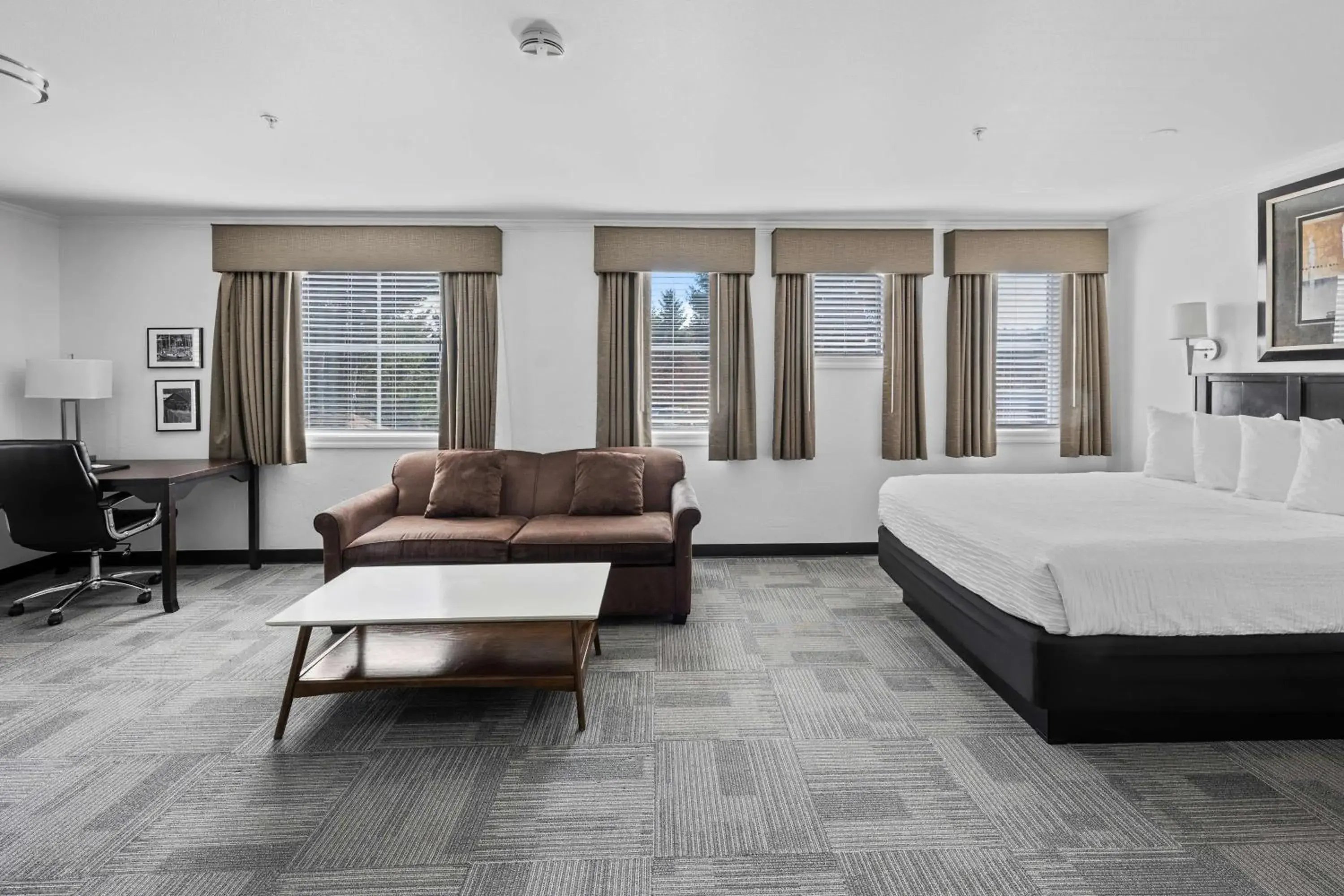 Photo of the whole room, Bed in Best Western Wesley Inn & Suites Photo of the whole room, Bed in Best Western Wesley Inn & Suites