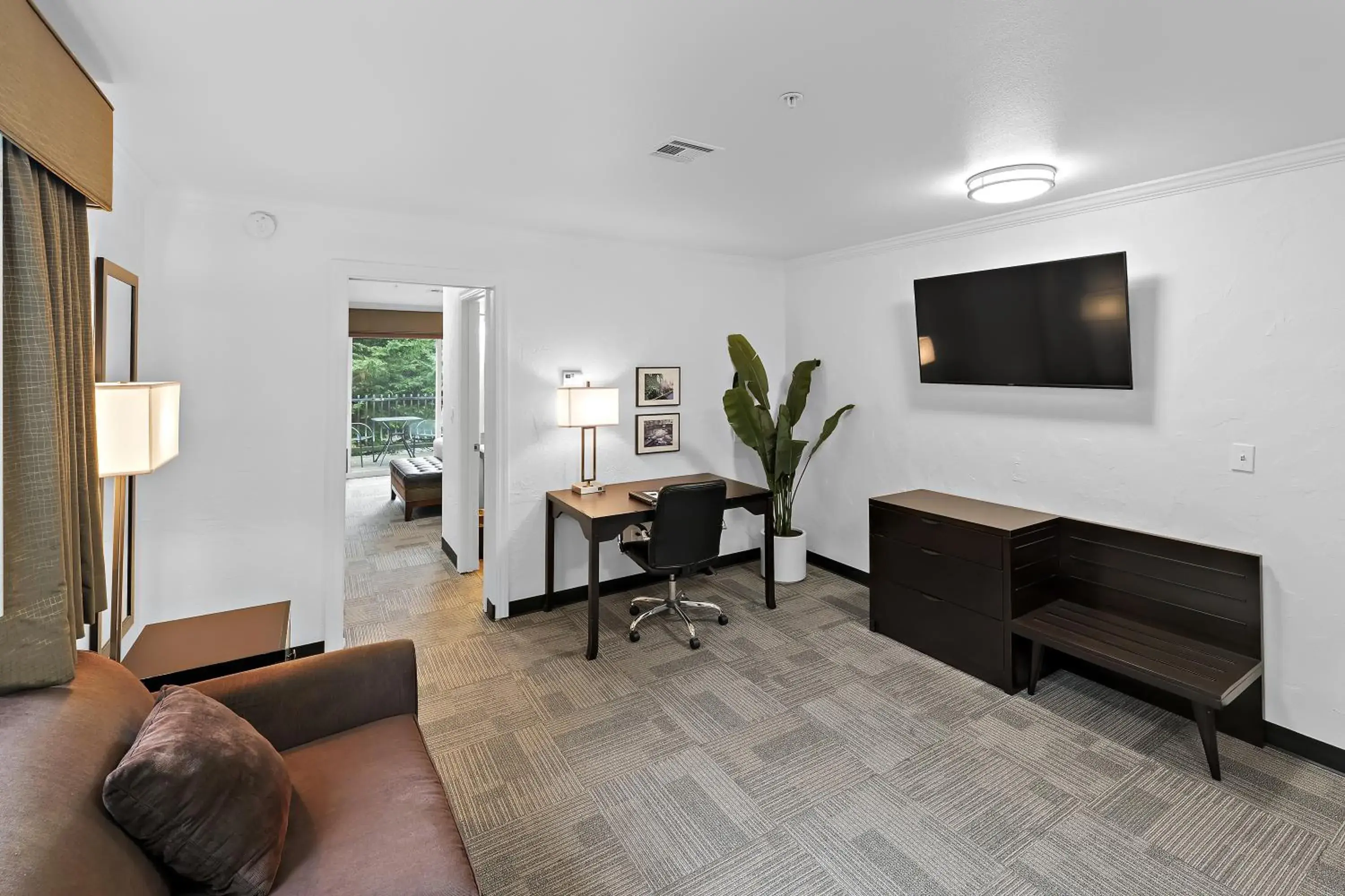 Living room in Best Western Wesley Inn & Suites Living room in Best Western Wesley Inn & Suites