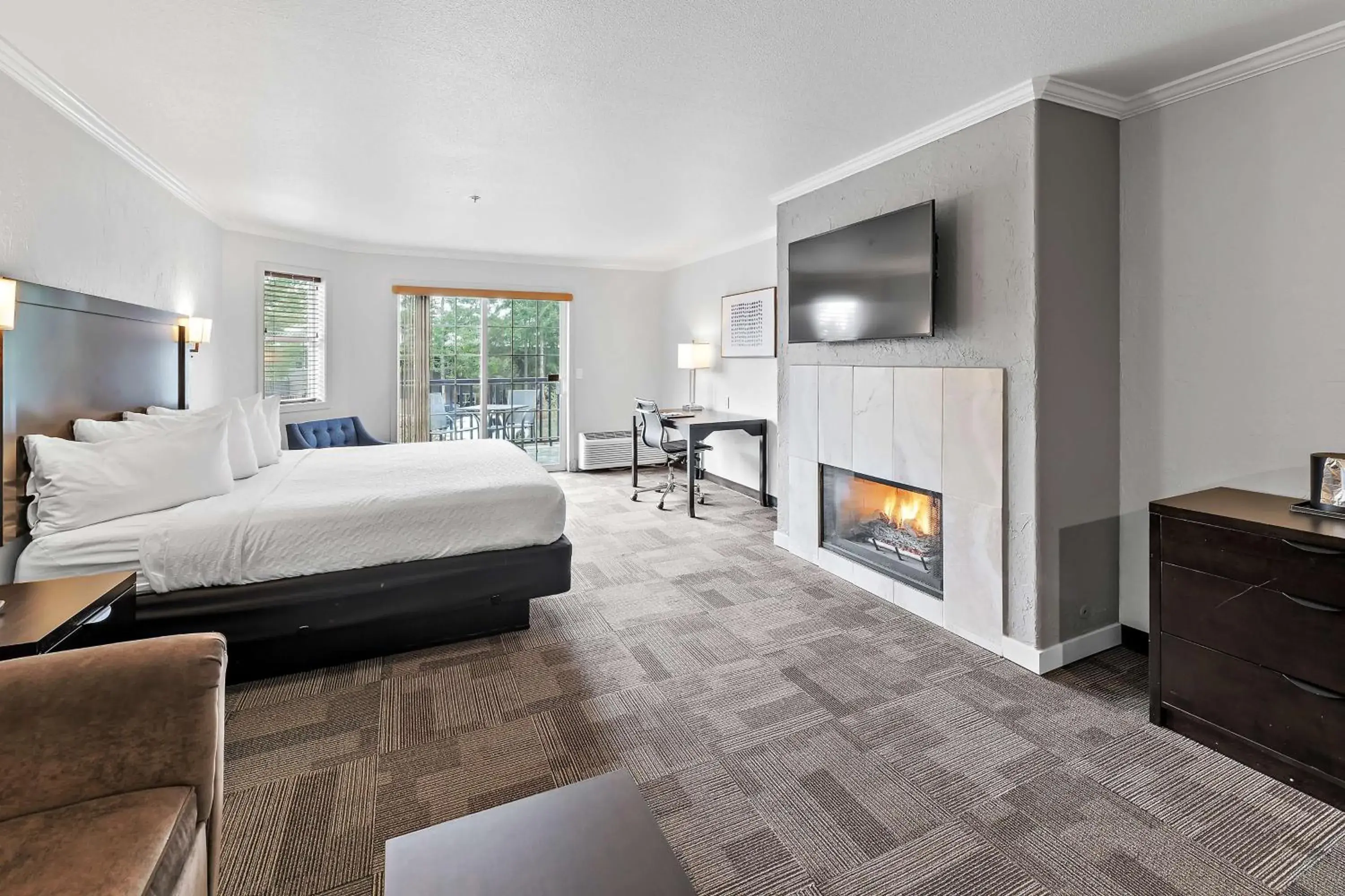 Bed in Best Western Wesley Inn & Suites Bed in Best Western Wesley Inn & Suites