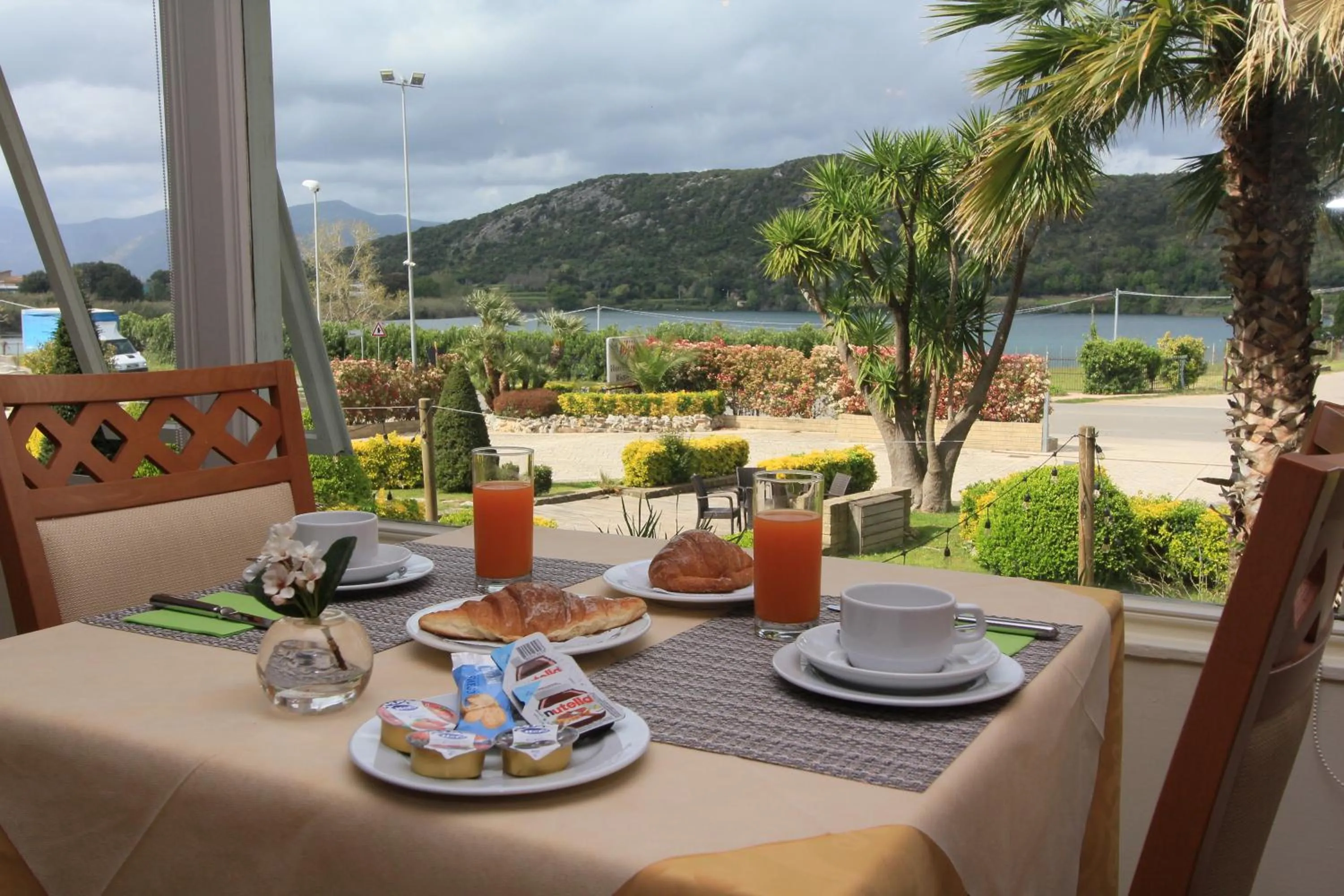 Breakfast in Miralago