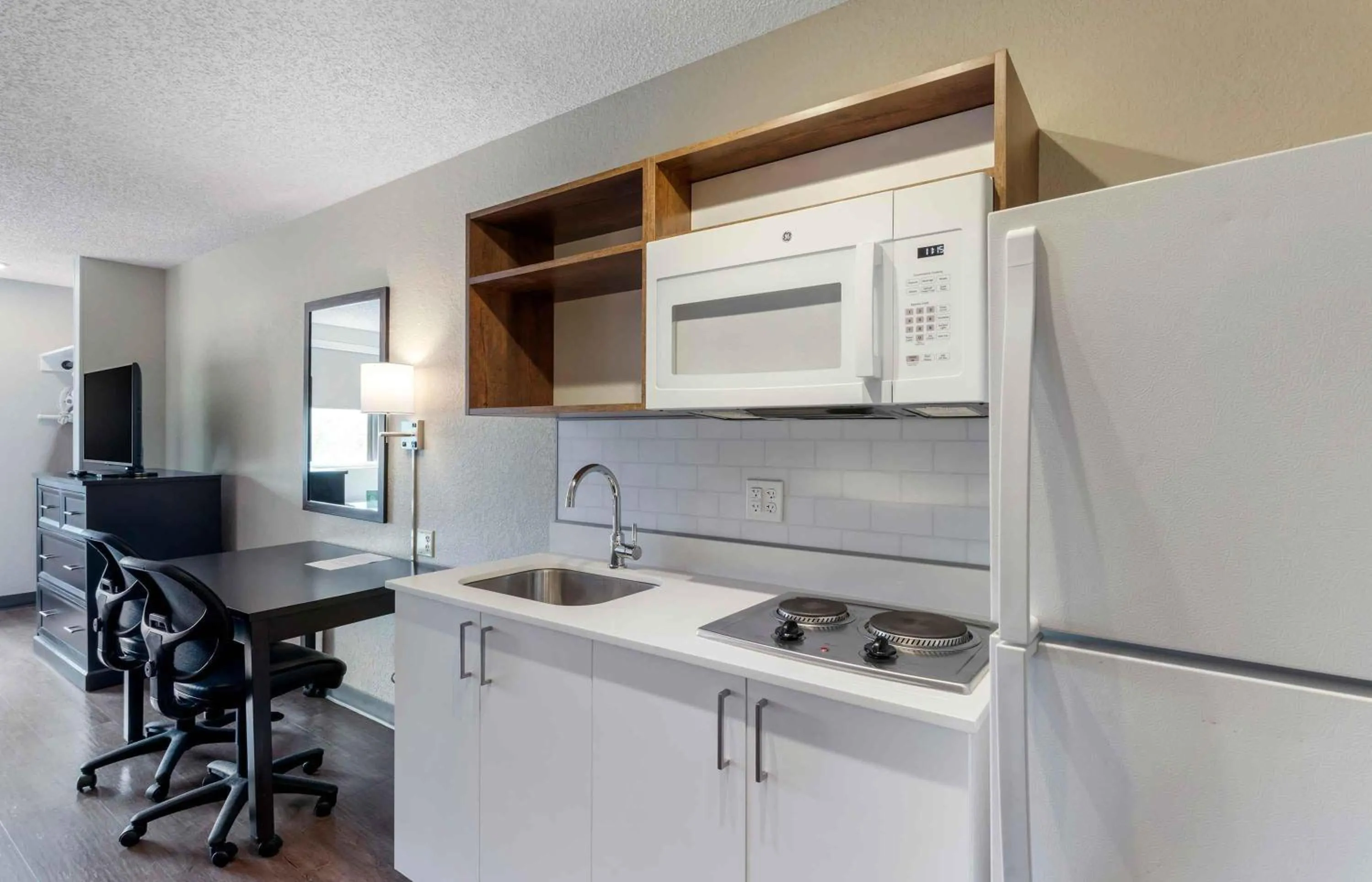 Kitchen or kitchenette in Extended Stay America Premier Suites - Miami - Airport - Doral - 87th Avenue South