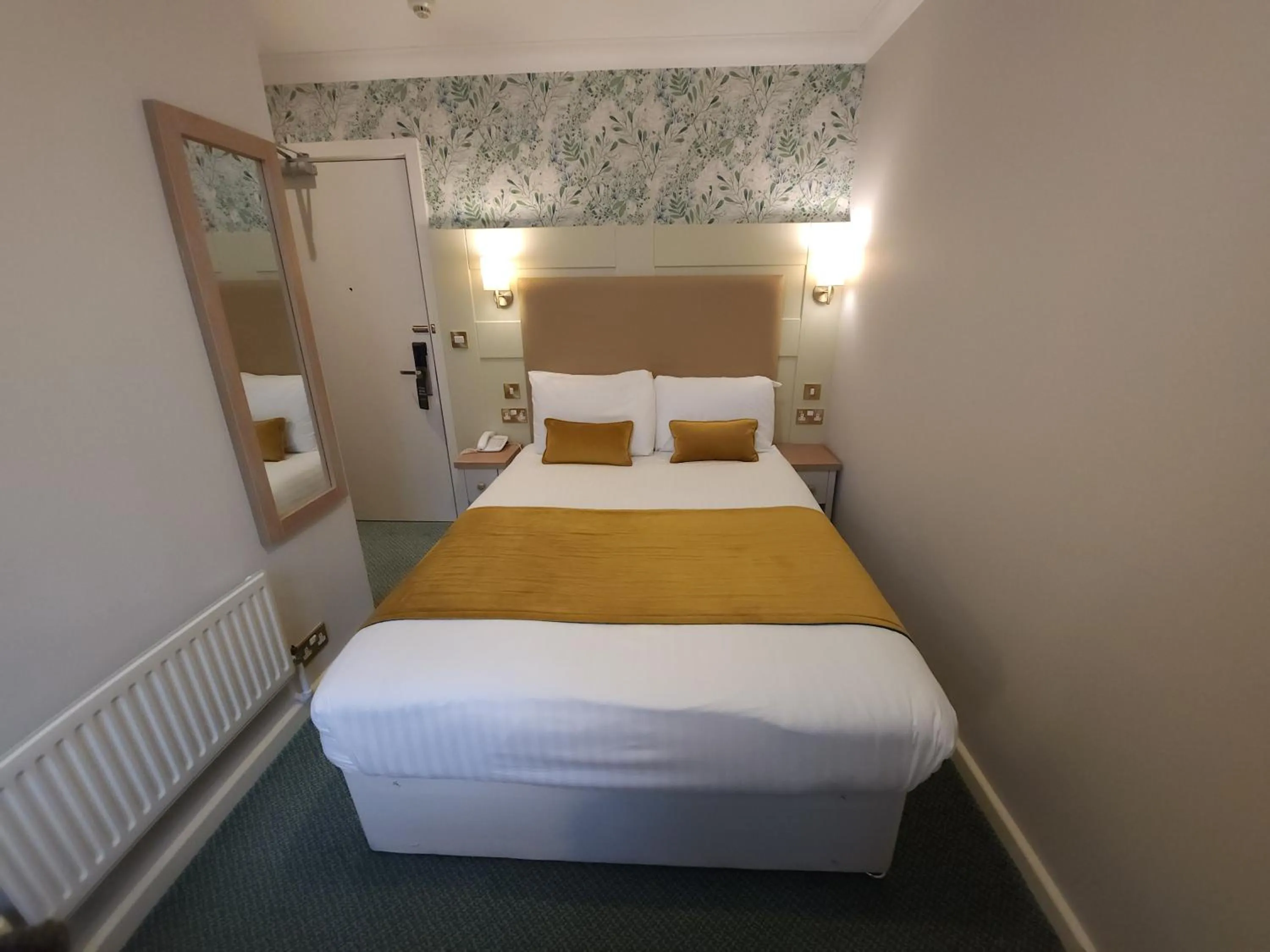 Bedroom, Bed in Stanton House Hotel