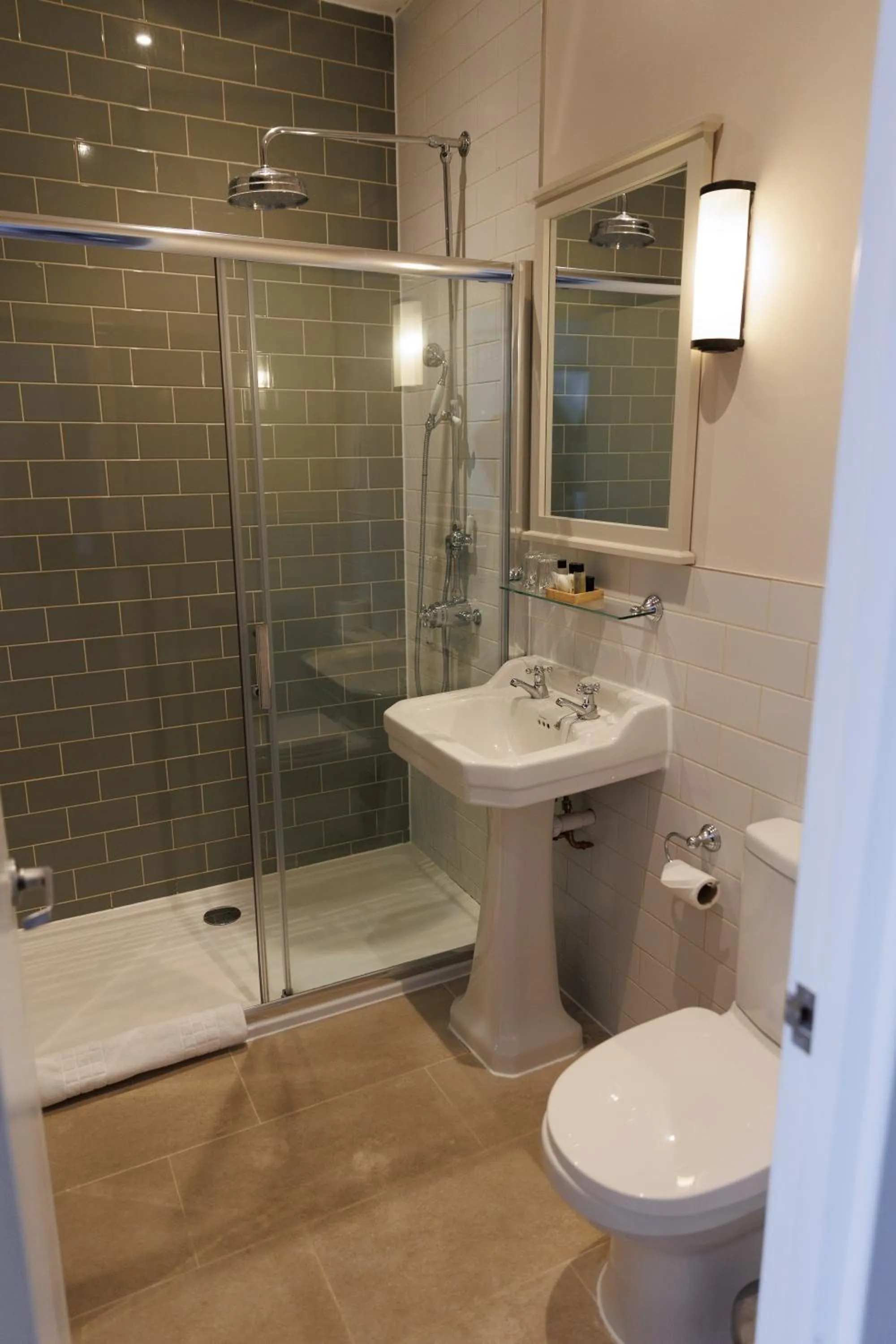 Bathroom in Stanton House Hotel