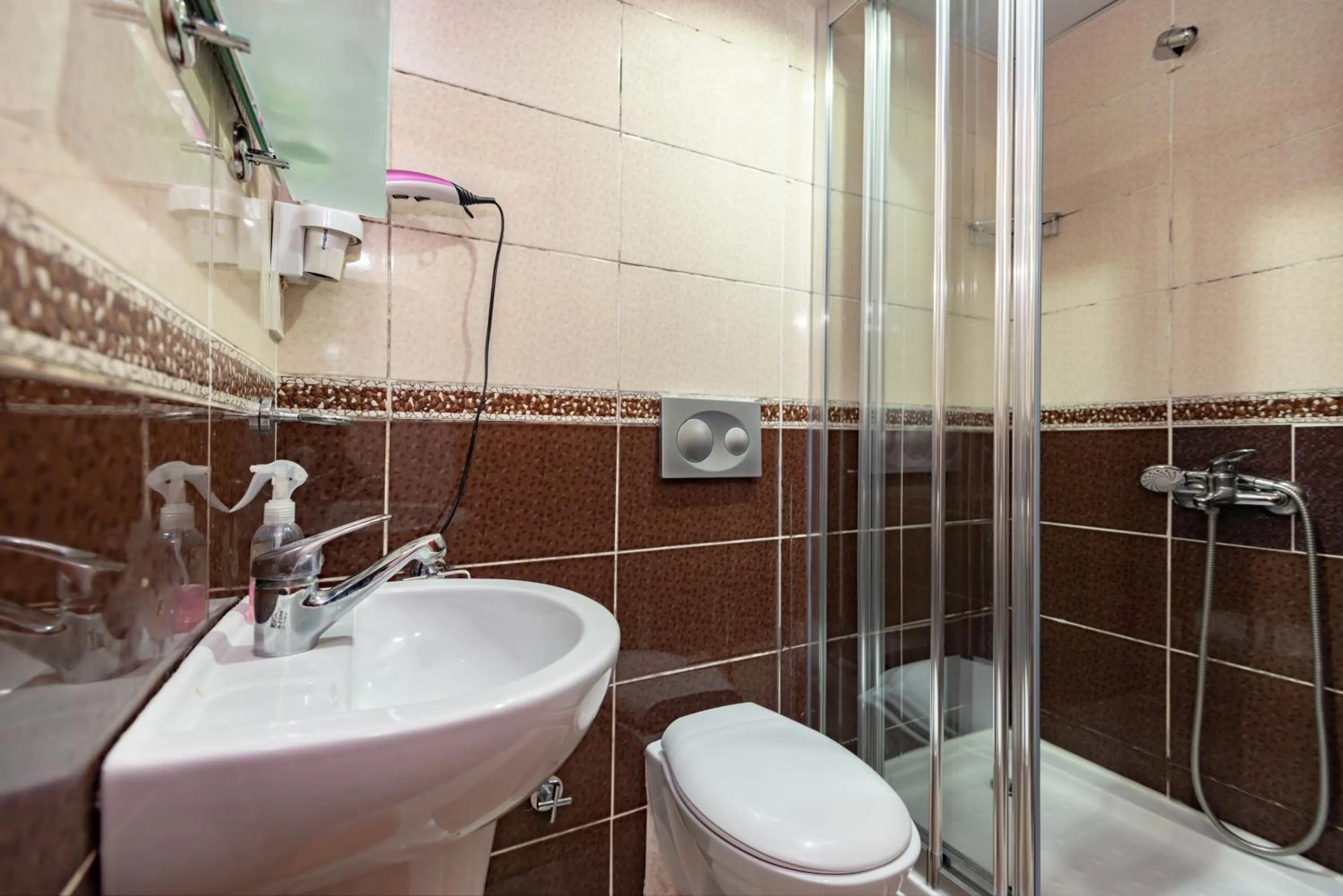 Bathroom in Nar Hotel