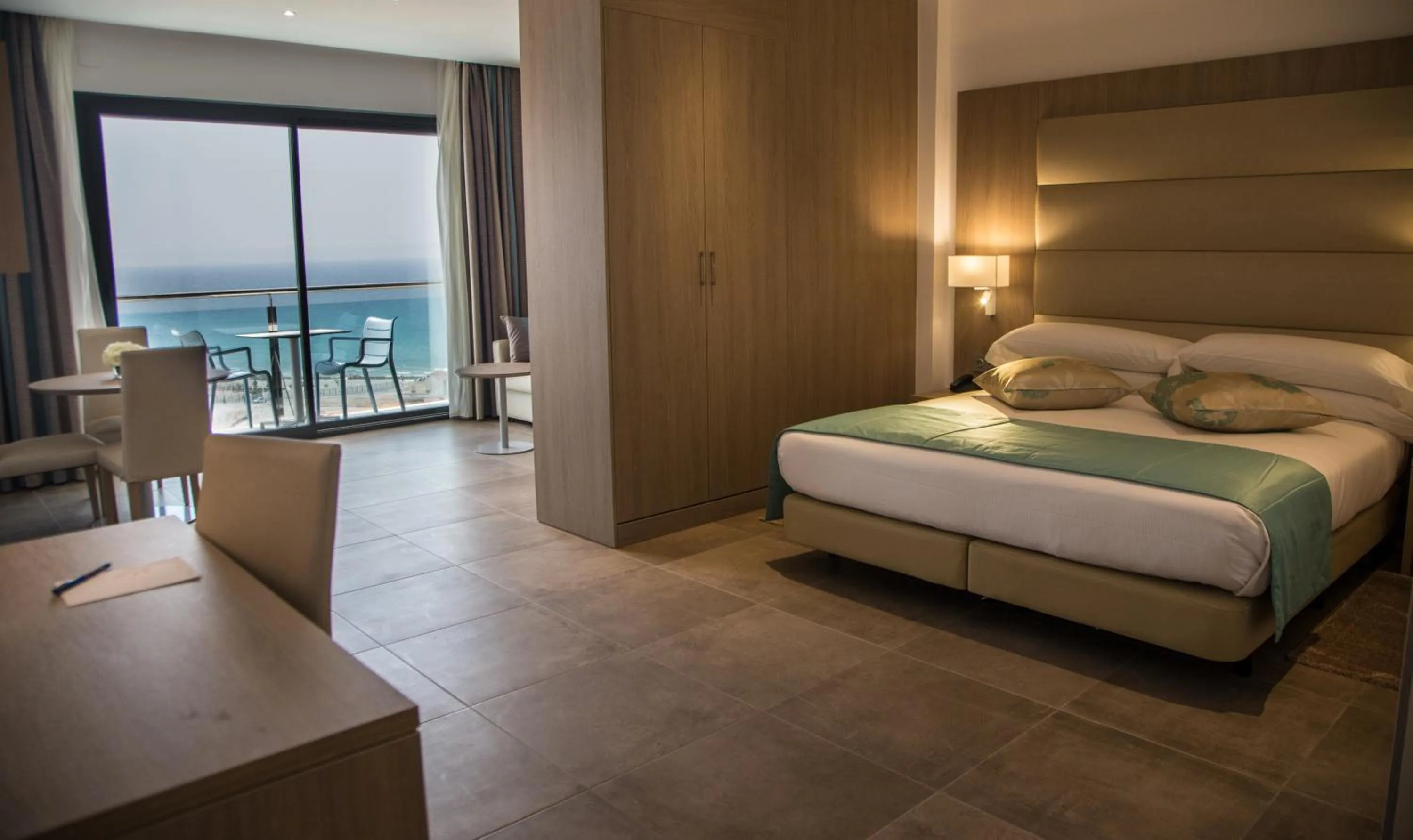 Bed in AZ Hôtels Zephyr