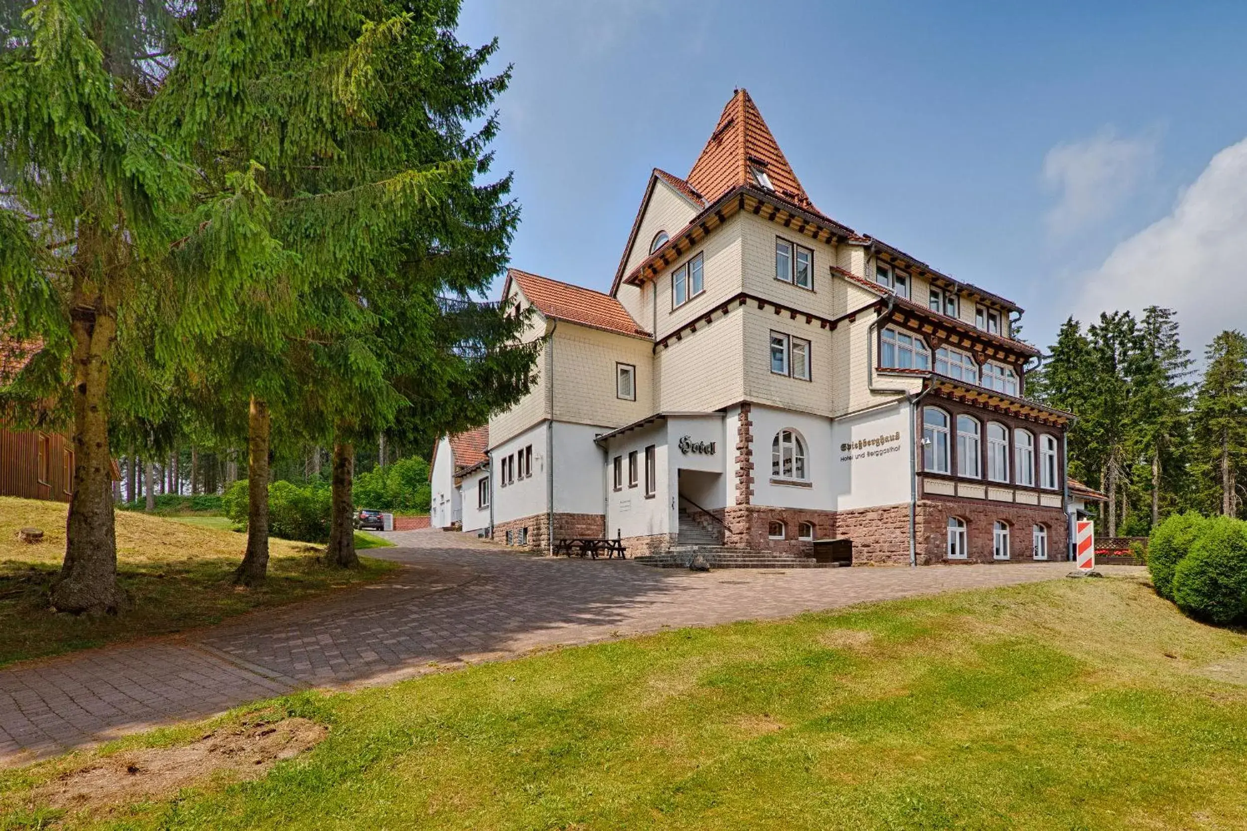Hotel und Berggasthof Spießberghaus am Rennsteig Hotel und Berggasthof Spießberghaus am Rennsteig