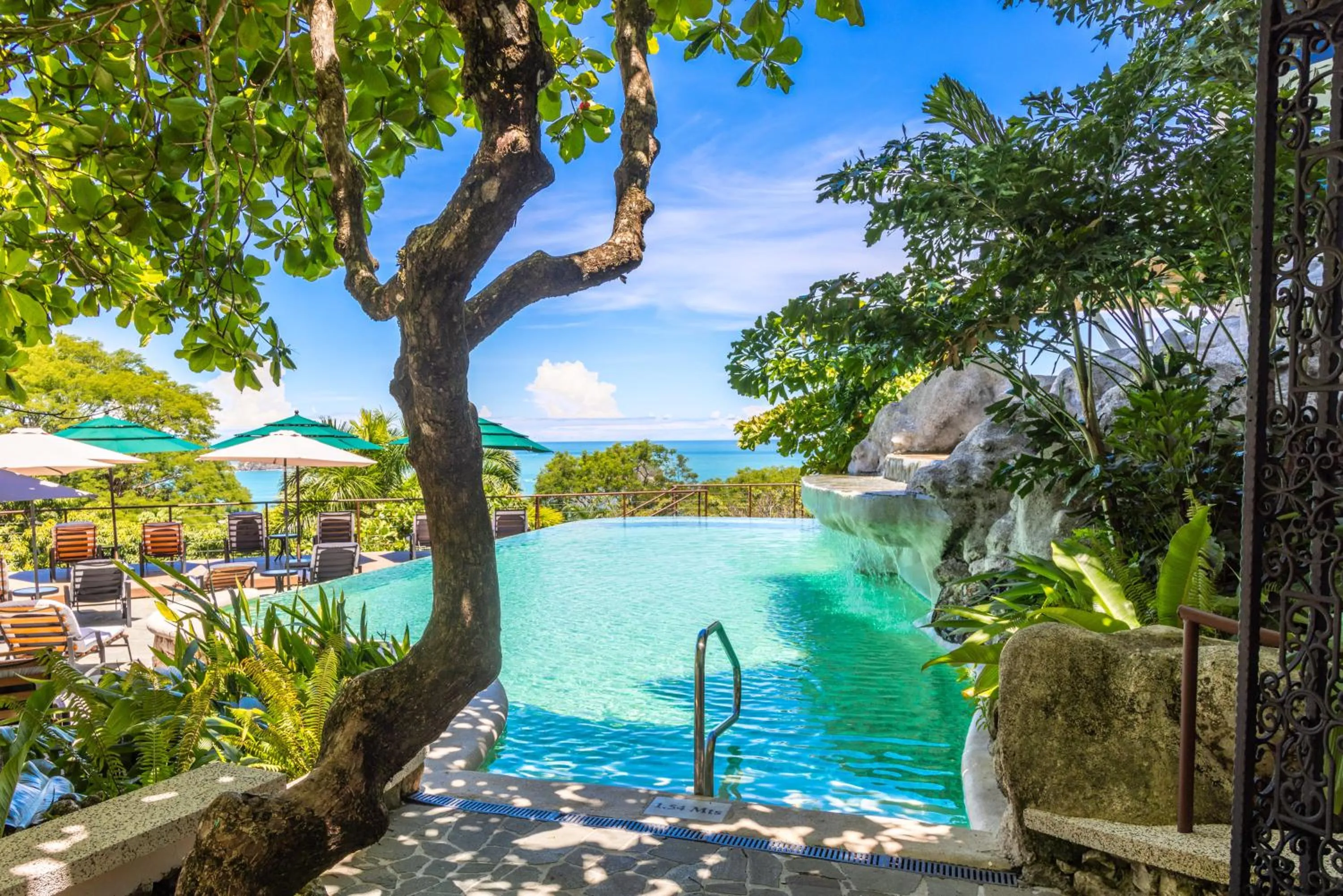 Swimming pool in Parador Nature Resort and Spa