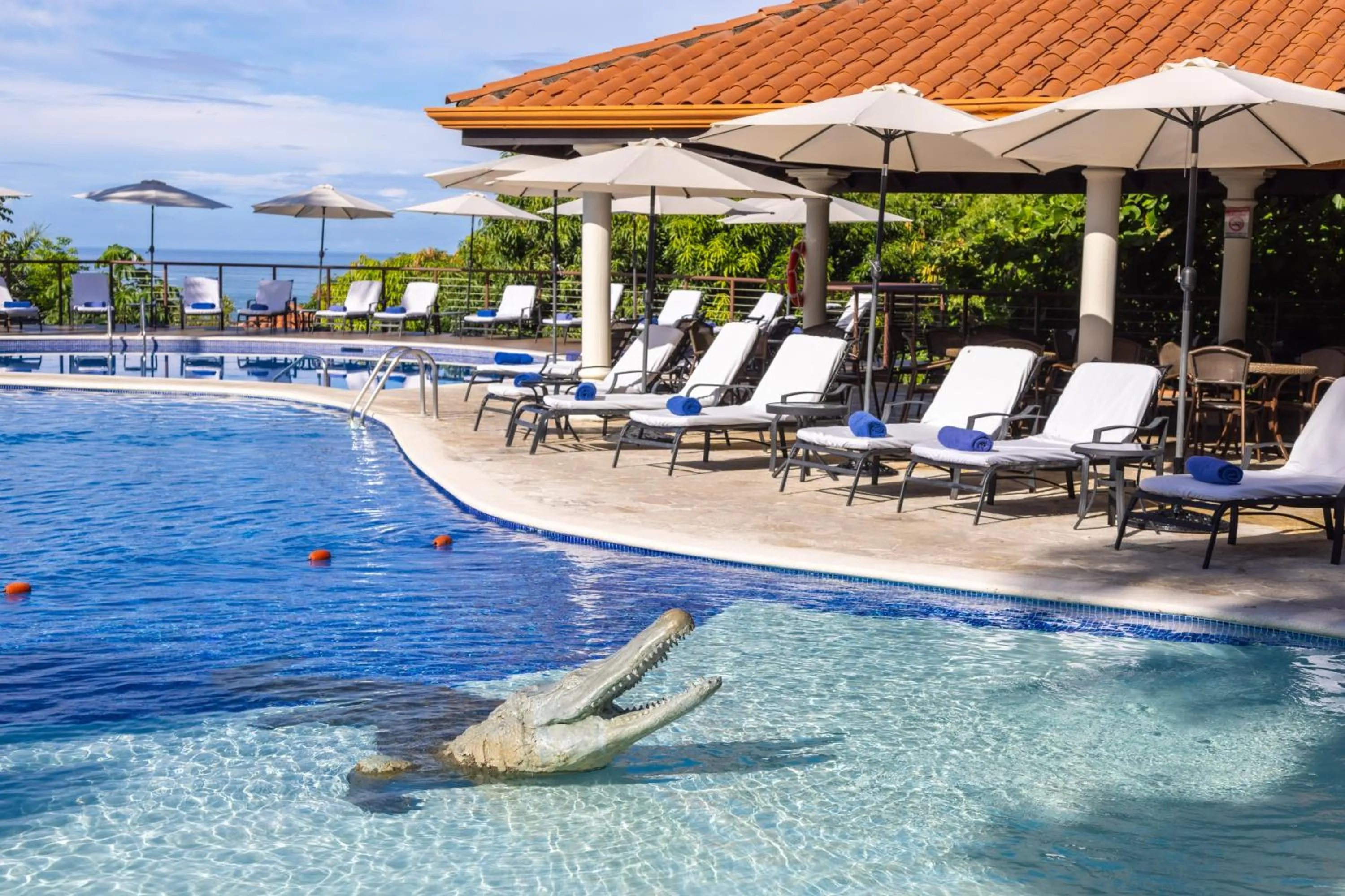 Swimming pool in Parador Nature Resort and Spa
