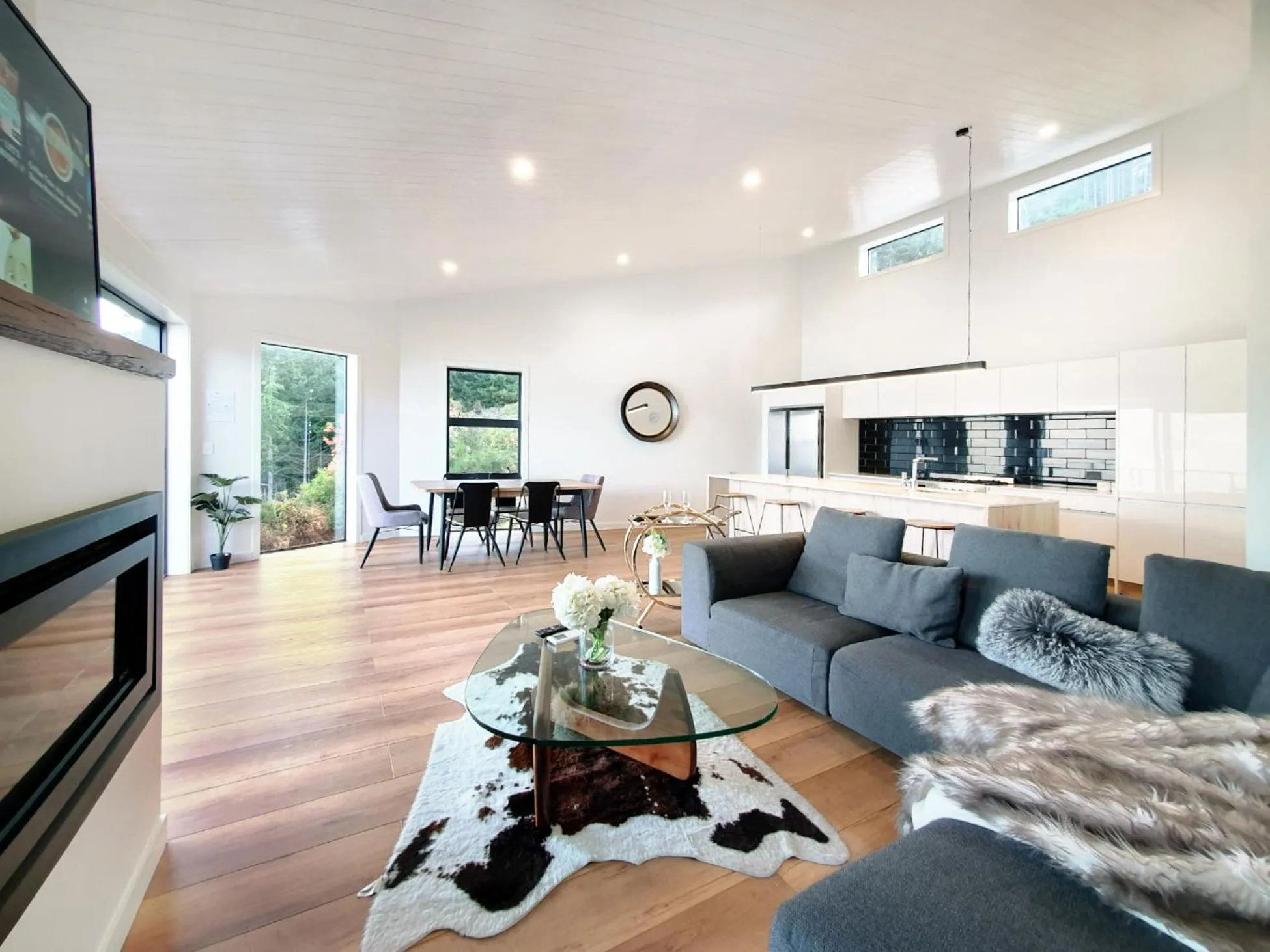 Modern Luxe House with Magnificent View