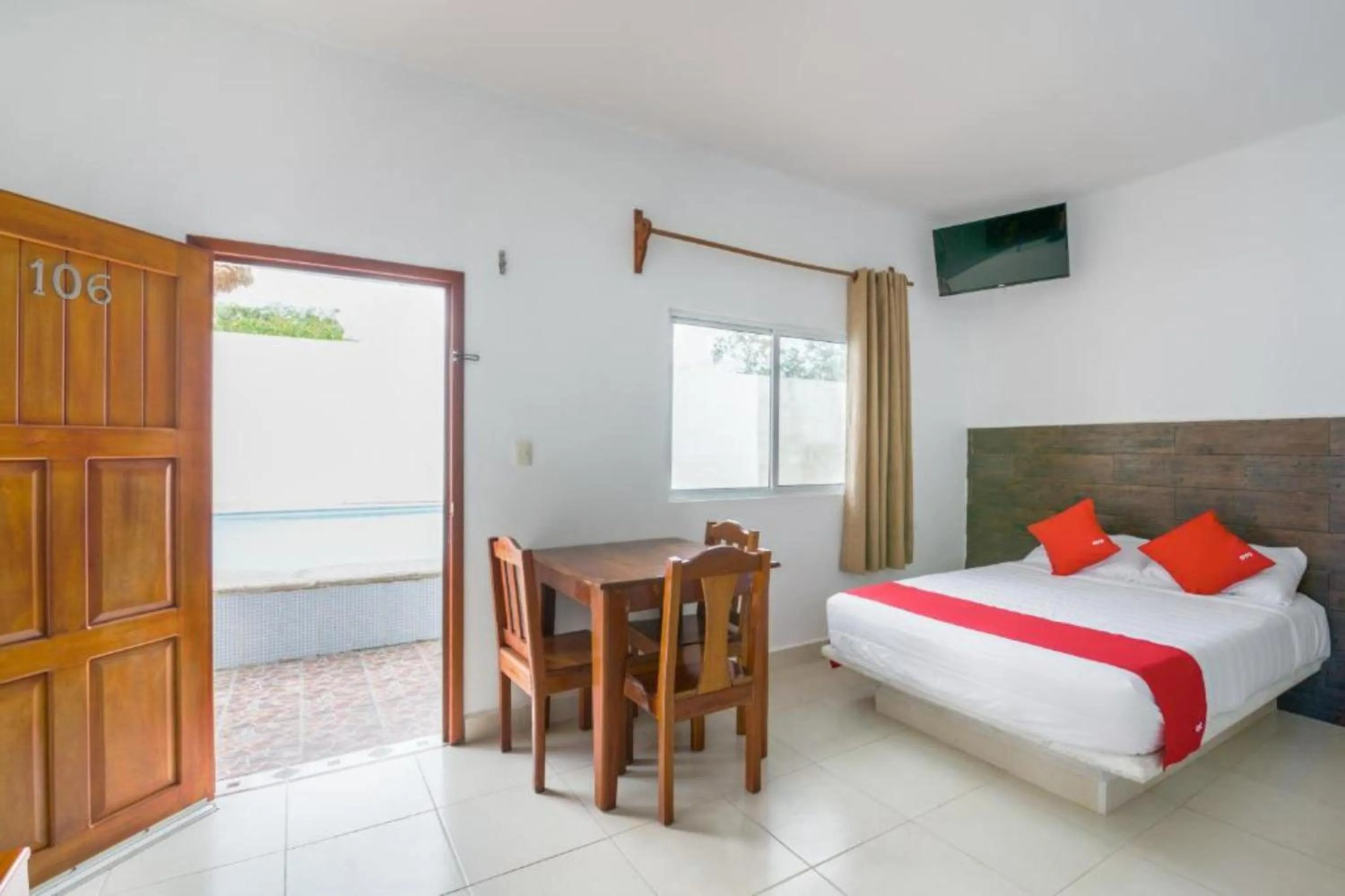 Bedroom, Bed in OYO Hotel Palma Real