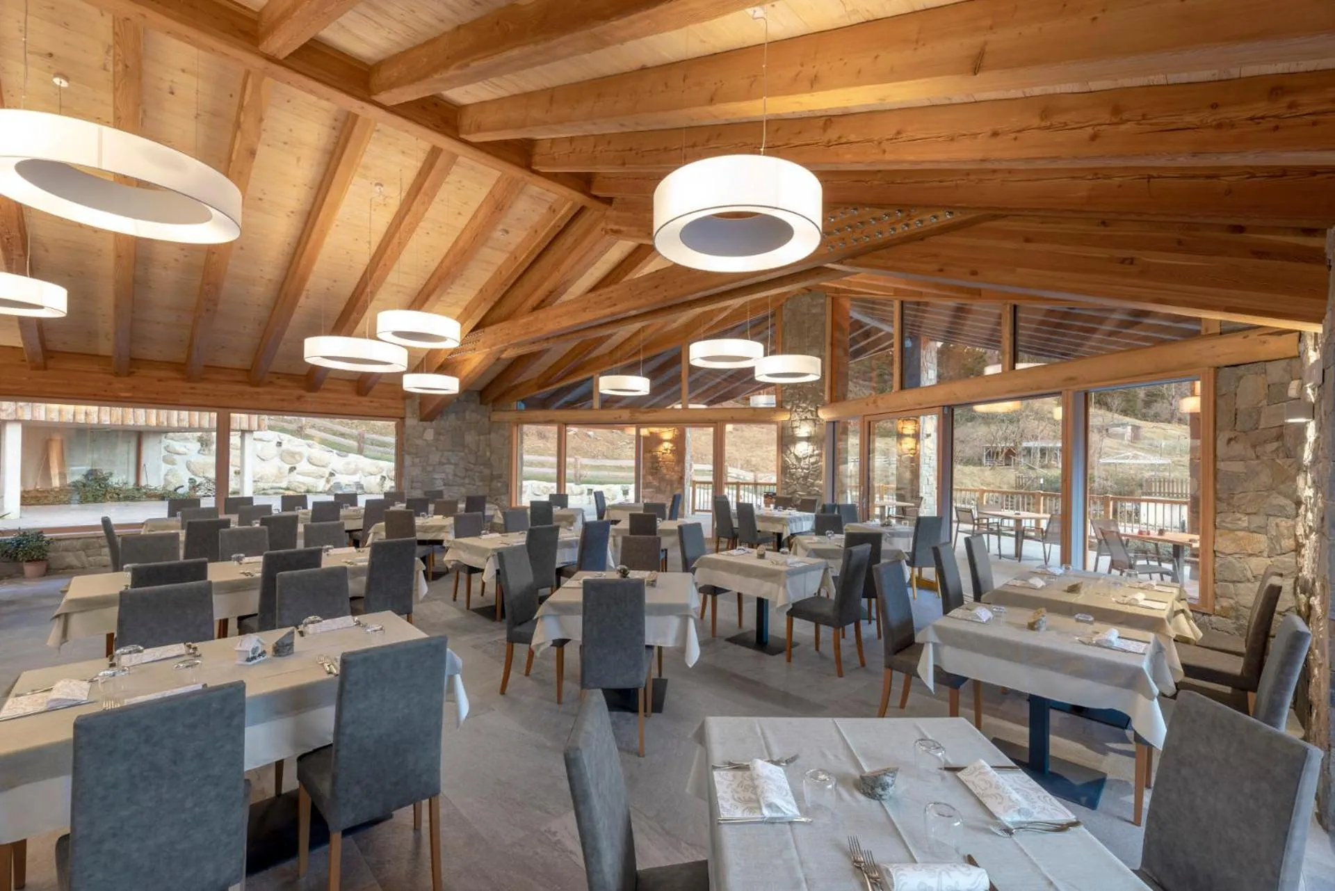 Restaurant/places to eat in Hotel Aurai