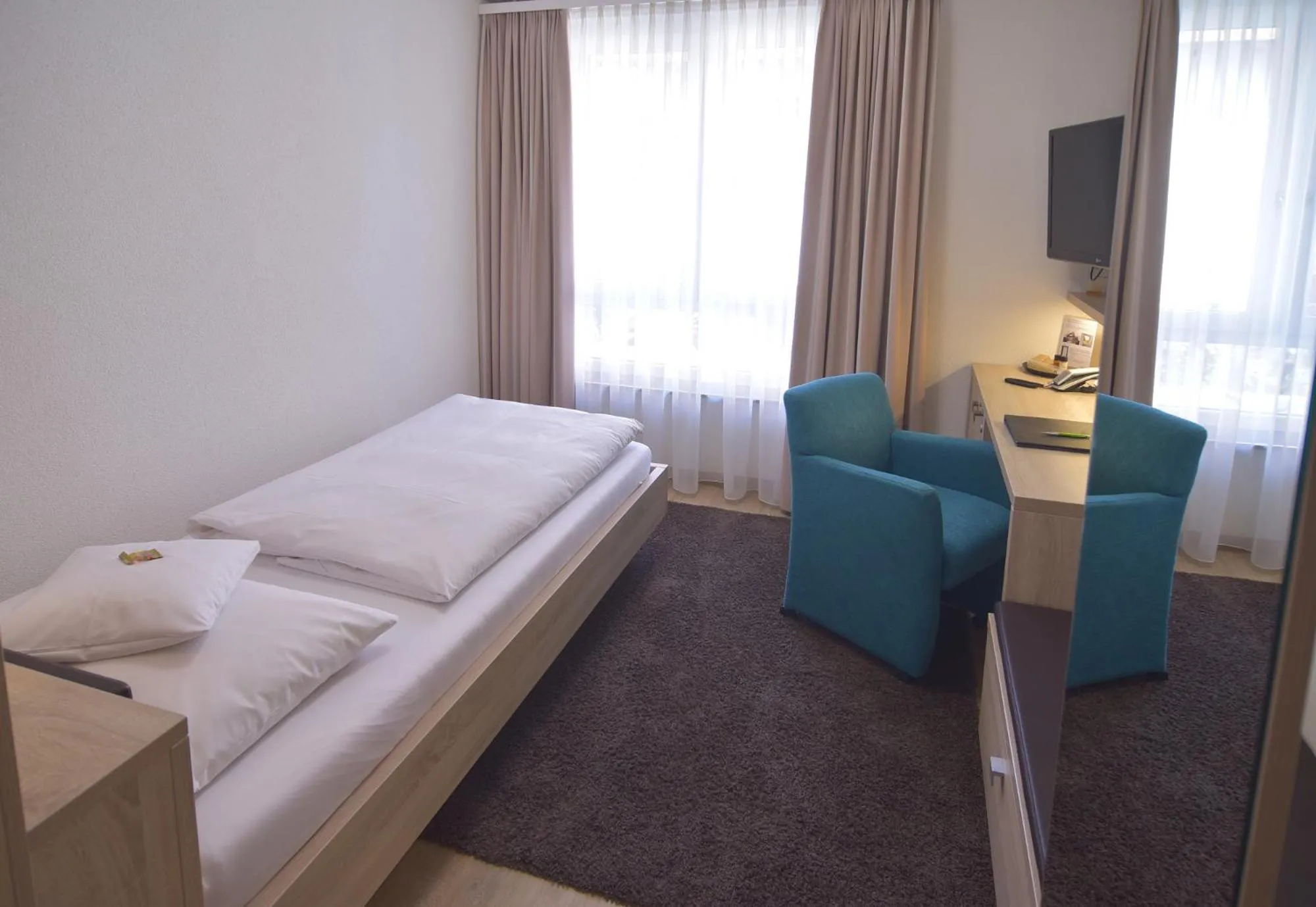 Bed in Hotel - Restaurant Hirsch