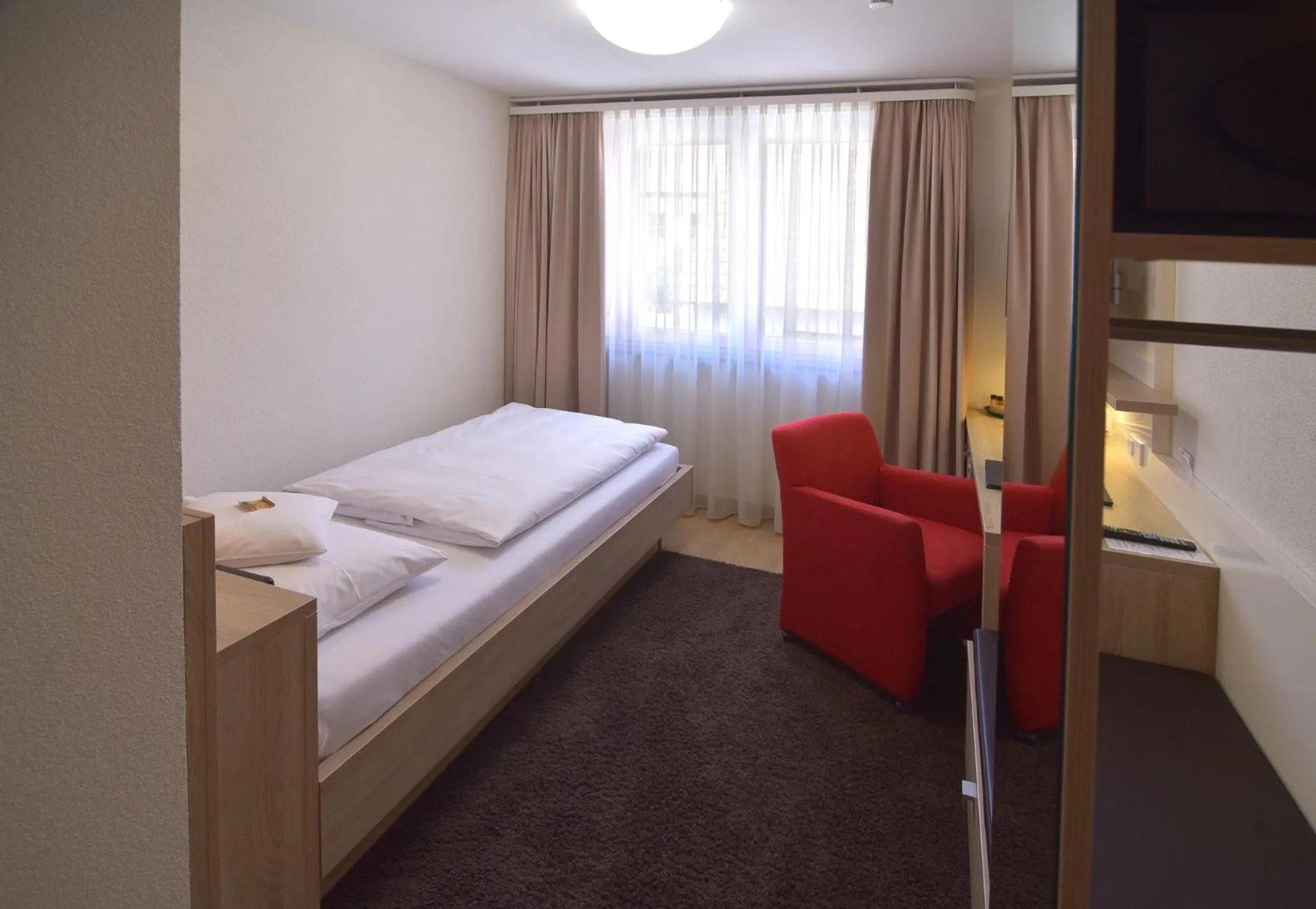 Bed in Hotel - Restaurant Hirsch