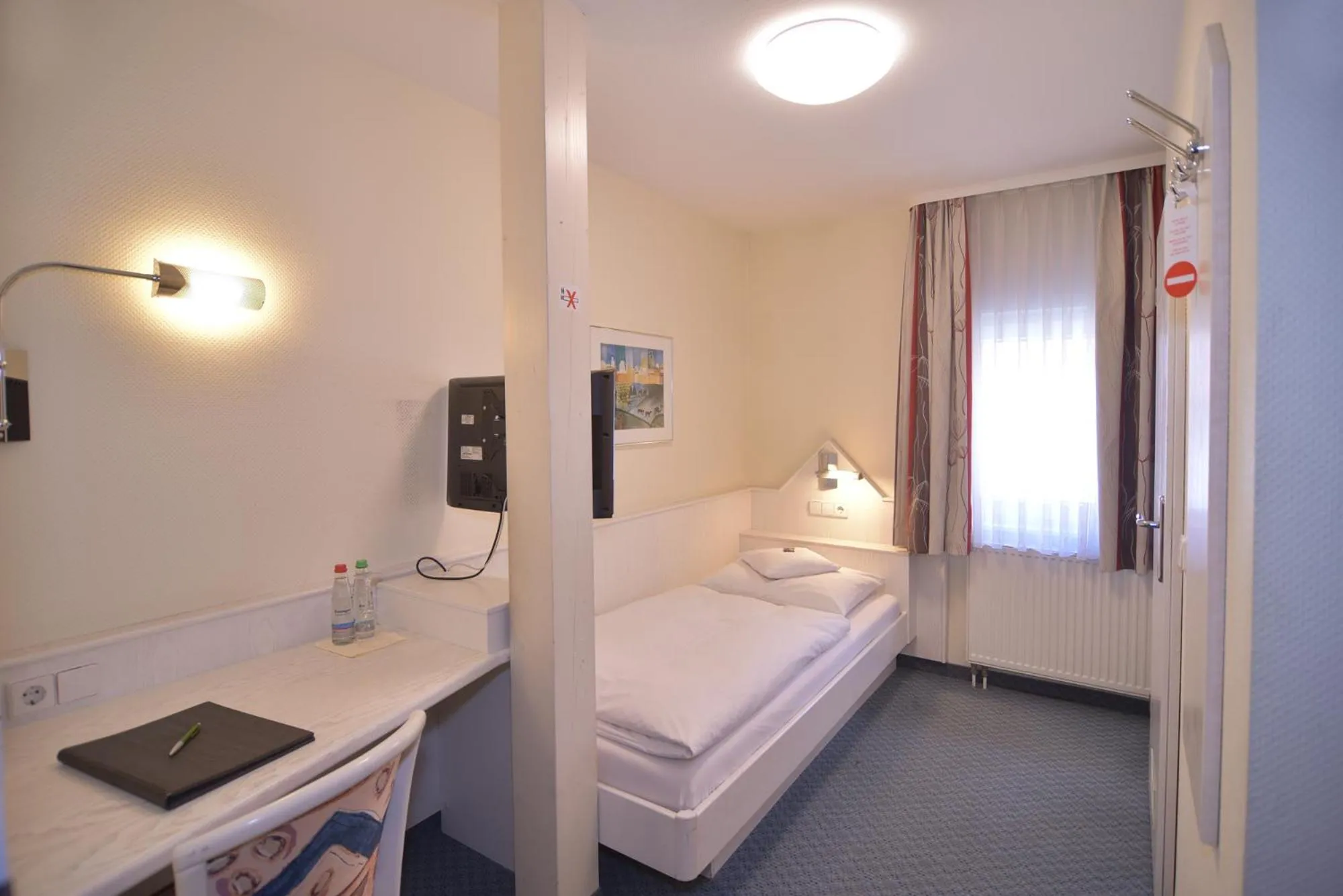 Bed in Hotel - Restaurant Hirsch