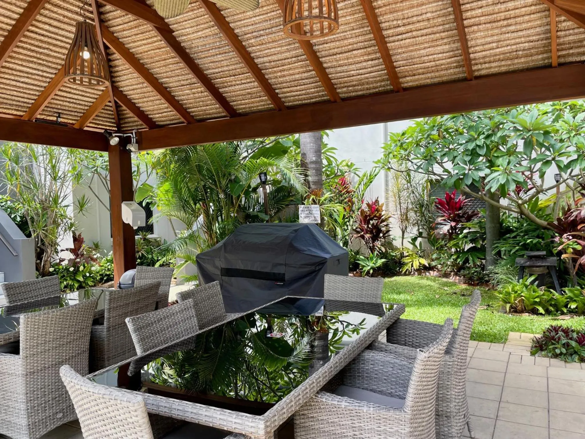 Property building in Burleigh Palms Holiday Apartments