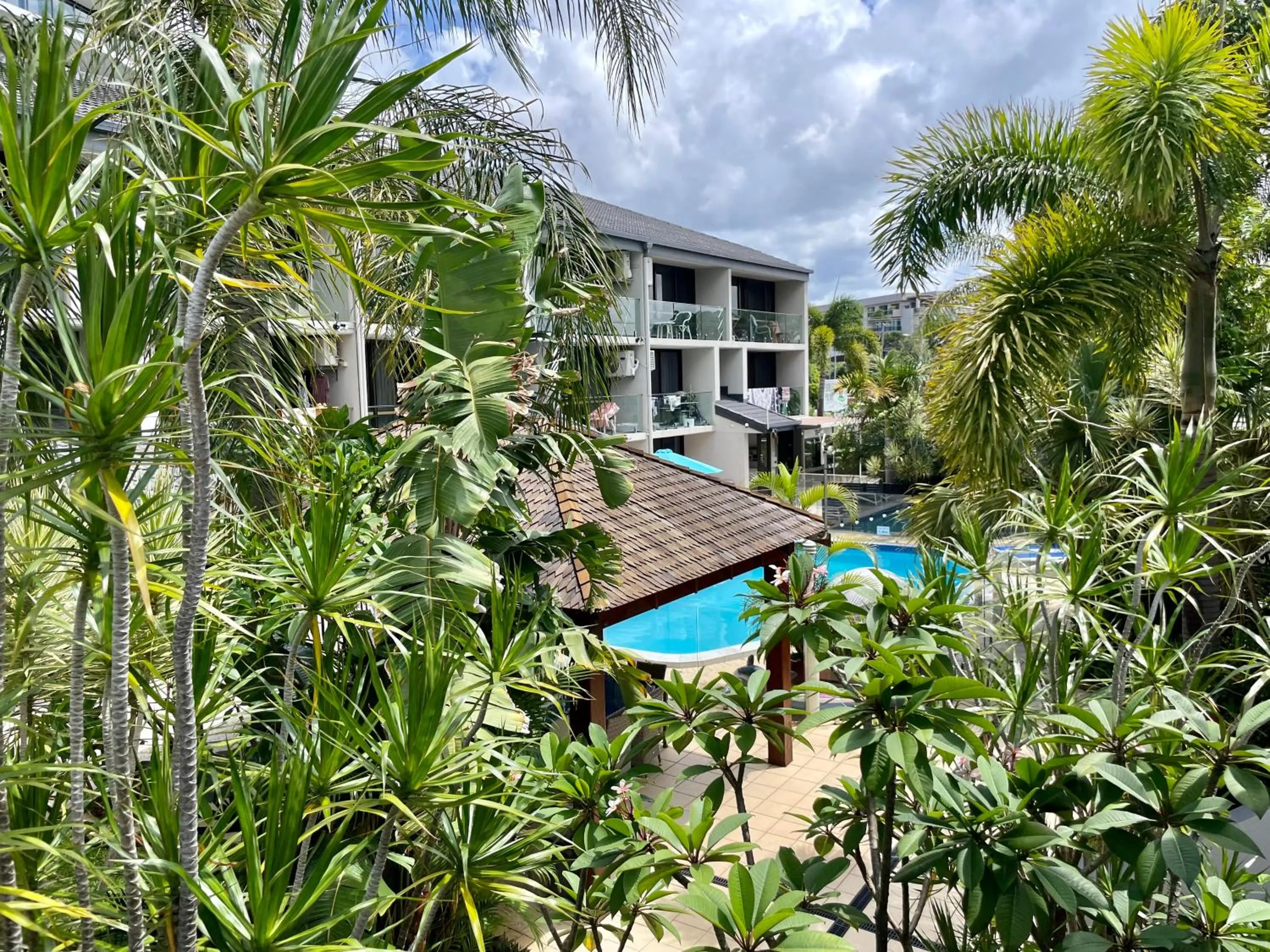 Property building in Burleigh Palms Holiday Apartments