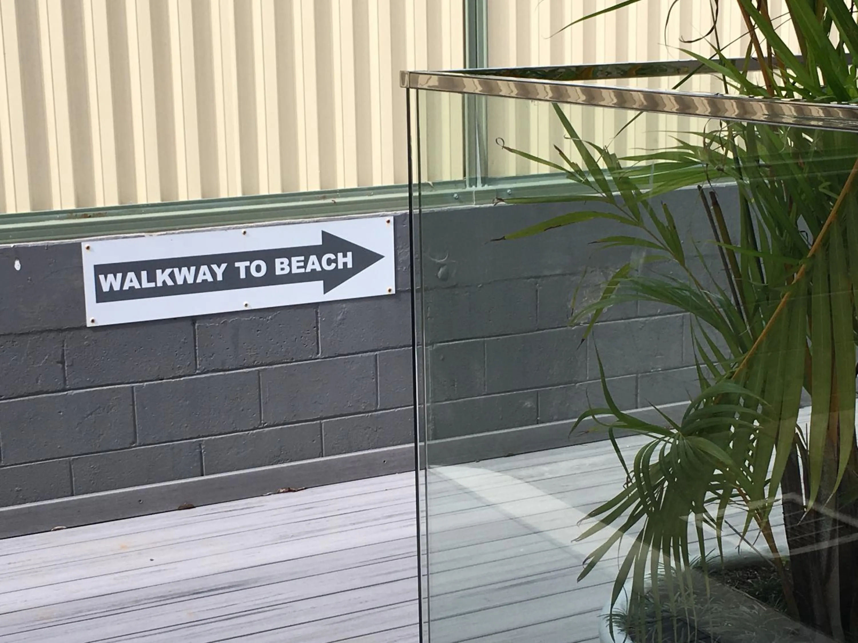 Beach in Burleigh Palms Holiday Apartments