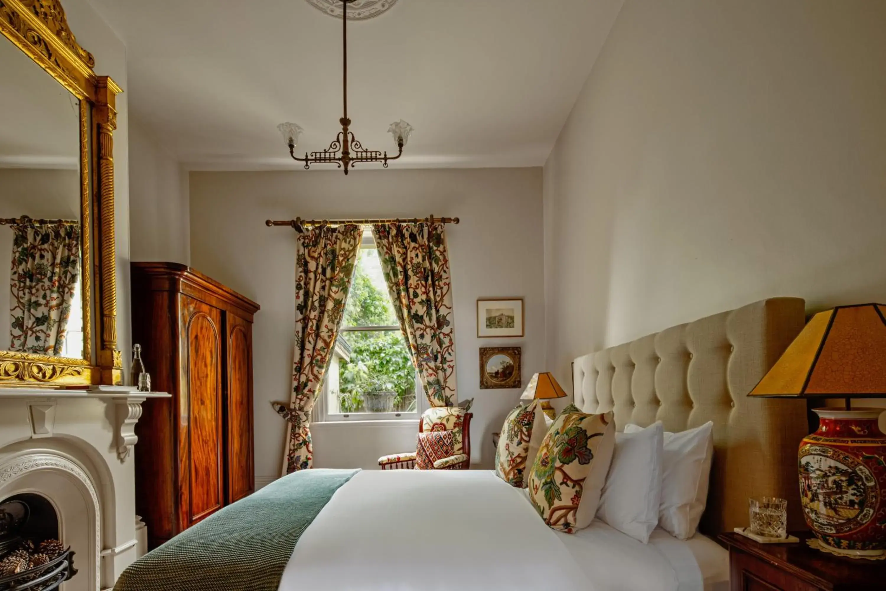 Bed in The Corinda Collection Bed in The Corinda Collection