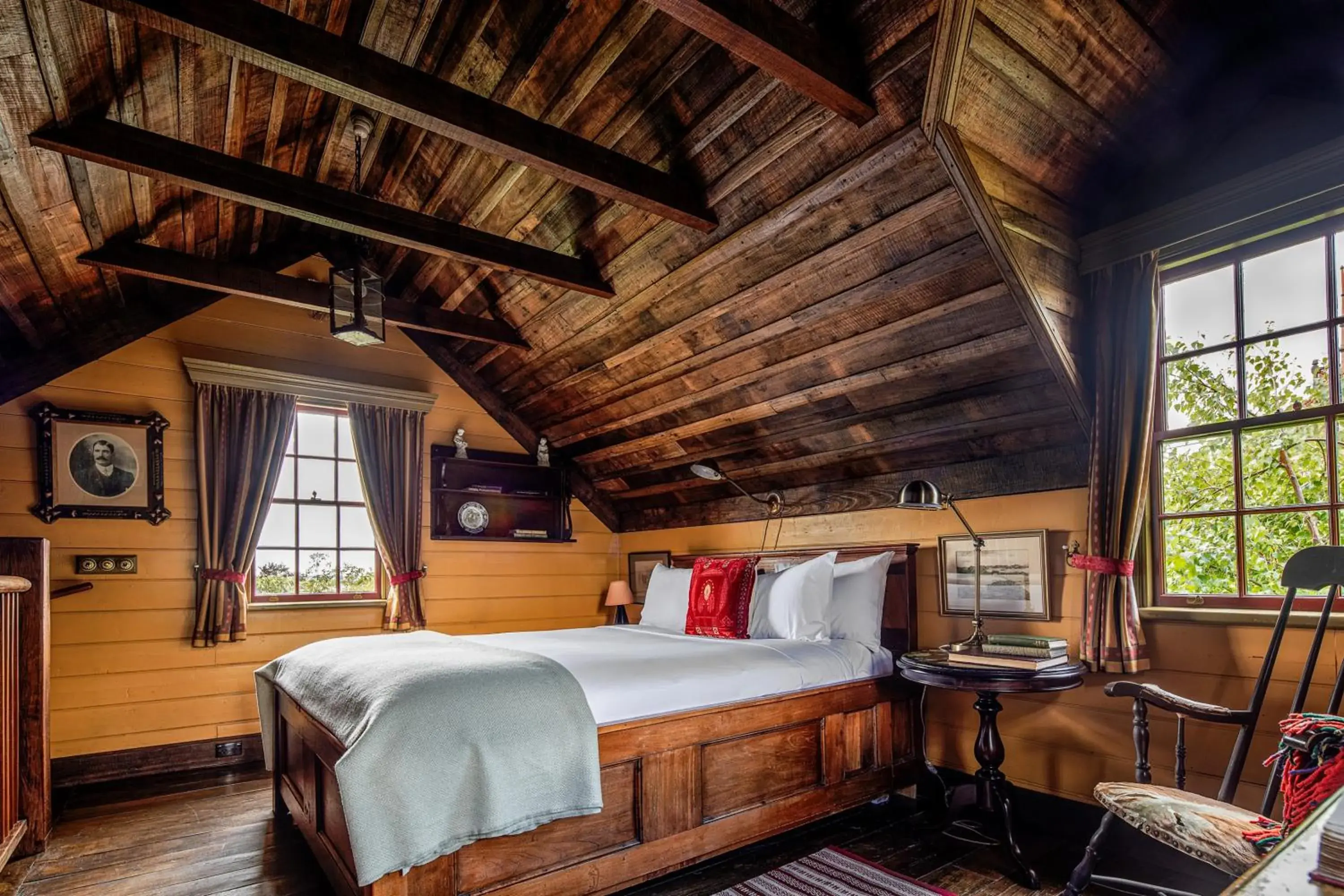 Bedroom, Bed in The Corinda Collection Bedroom, Bed in The Corinda Collection