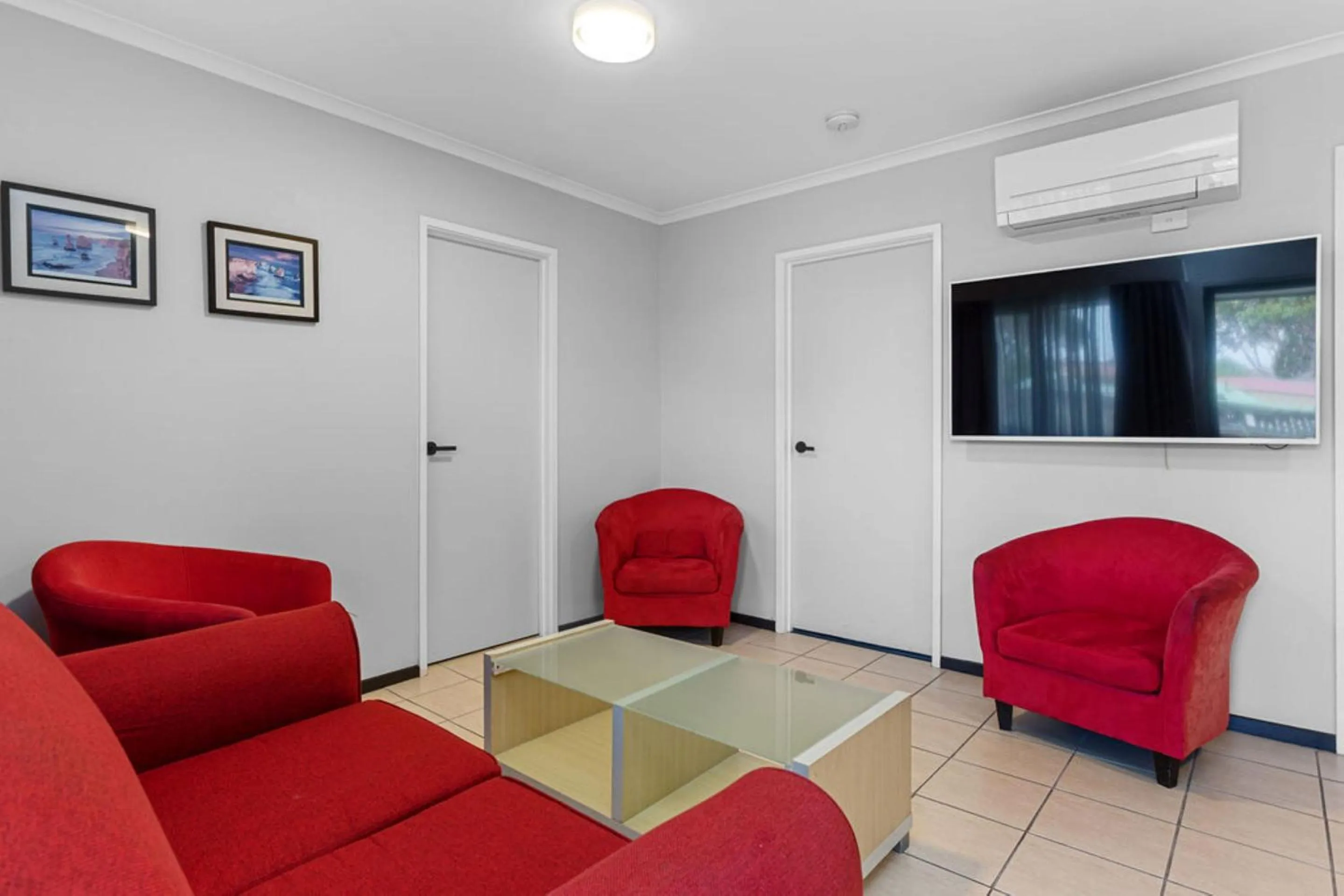 Seating area in Apollo Bay Motel & Apartments