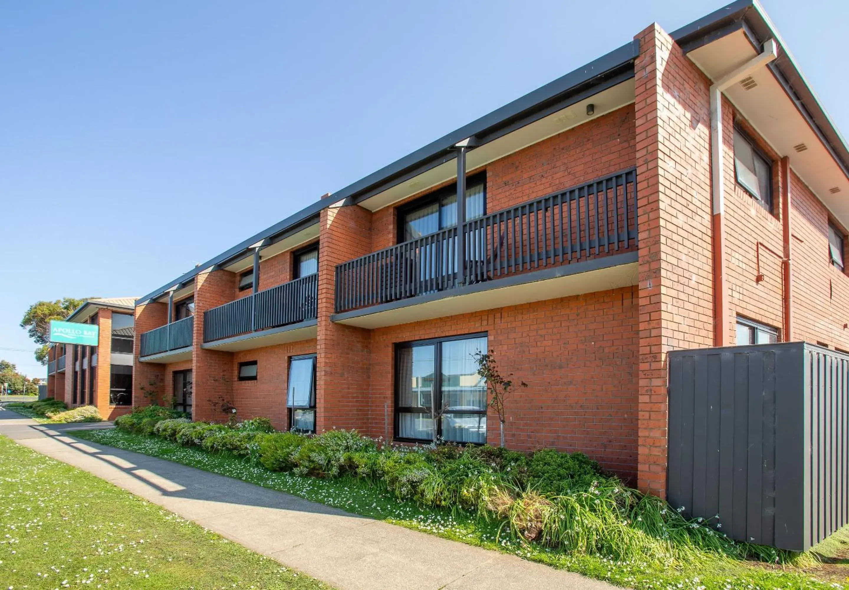 Property building in Apollo Bay Motel & Apartments Property building in Apollo Bay Motel & Apartments