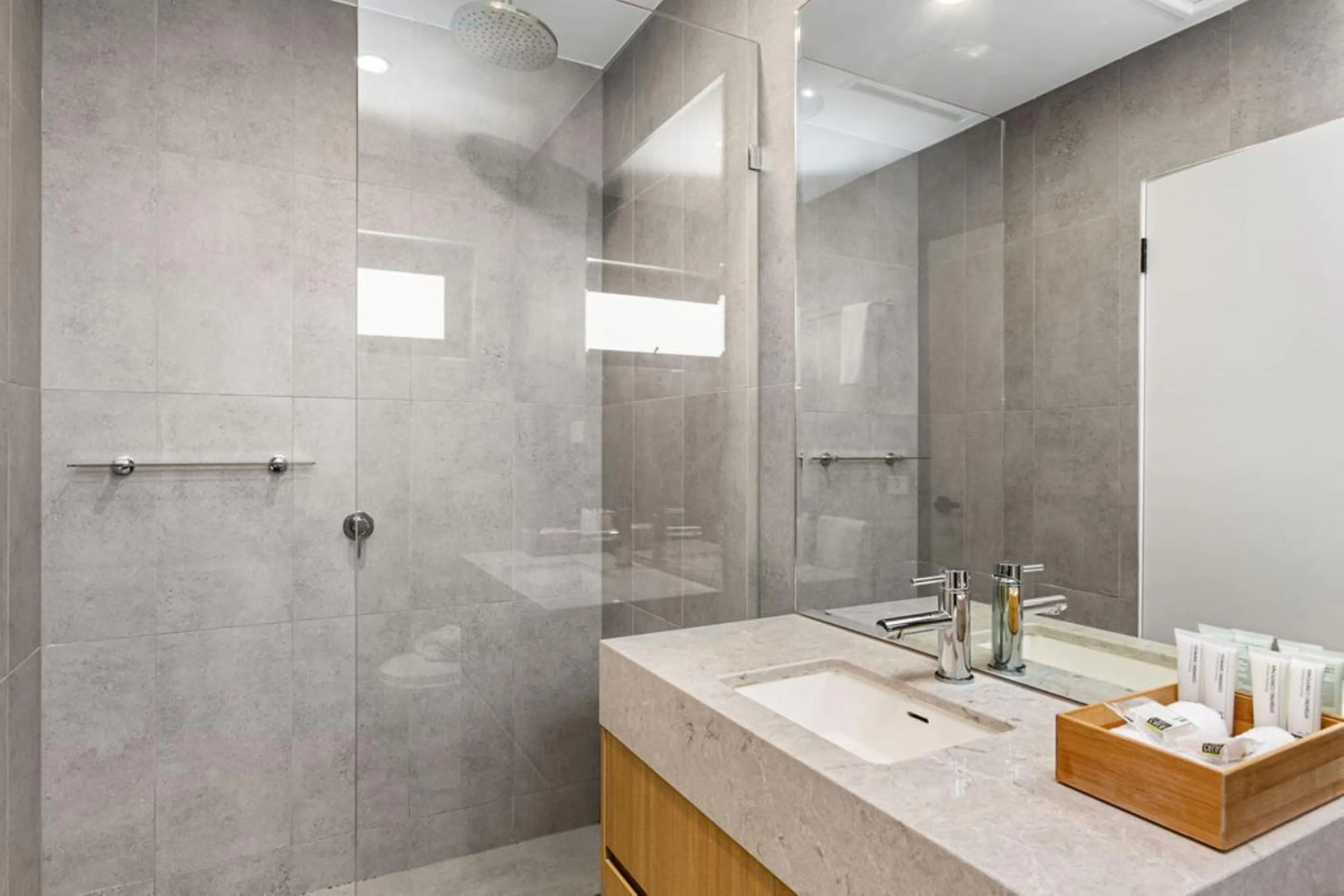 Bathroom in Apollo Bay Motel & Apartments