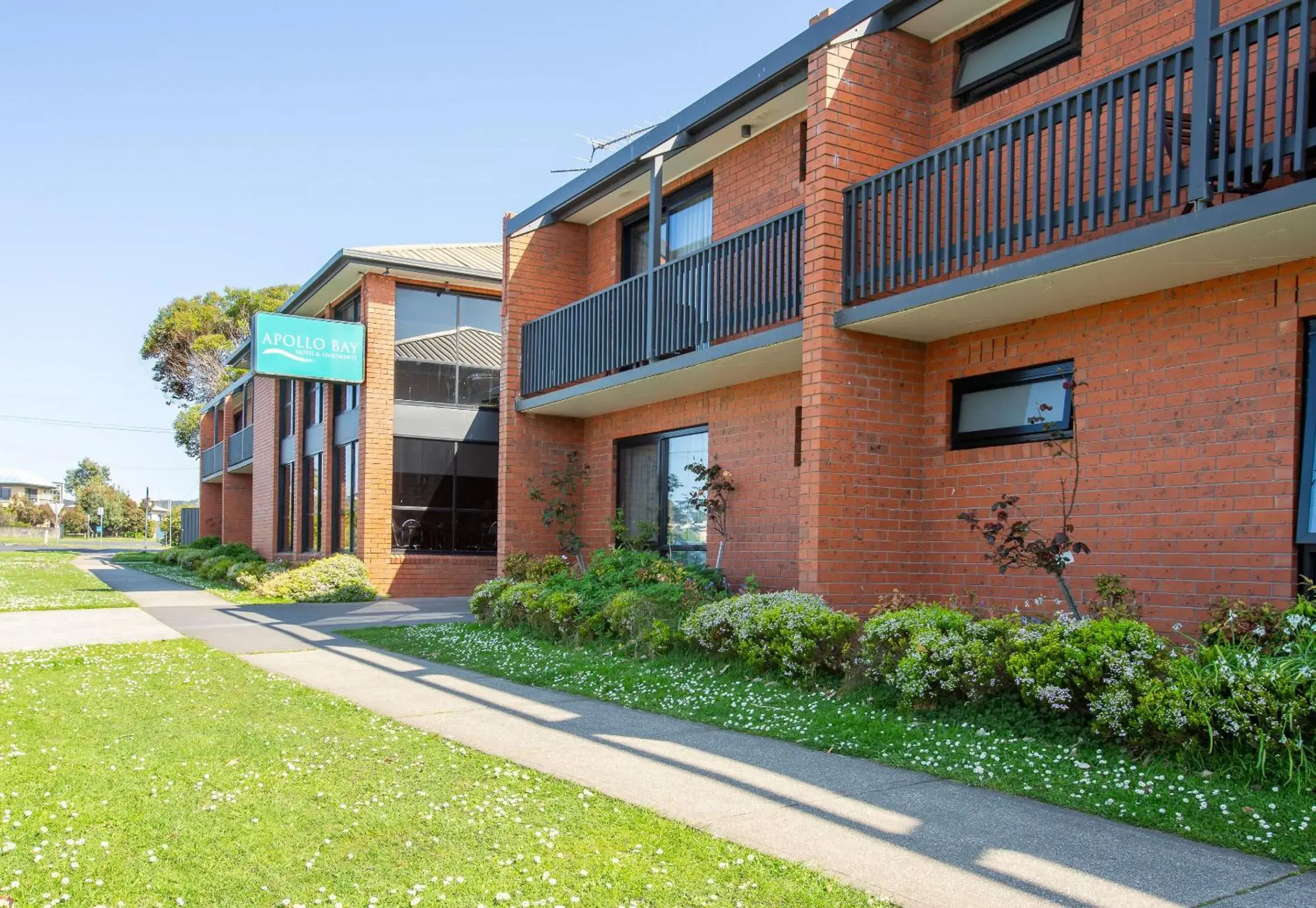 Property building in Apollo Bay Motel & Apartments Property building in Apollo Bay Motel & Apartments