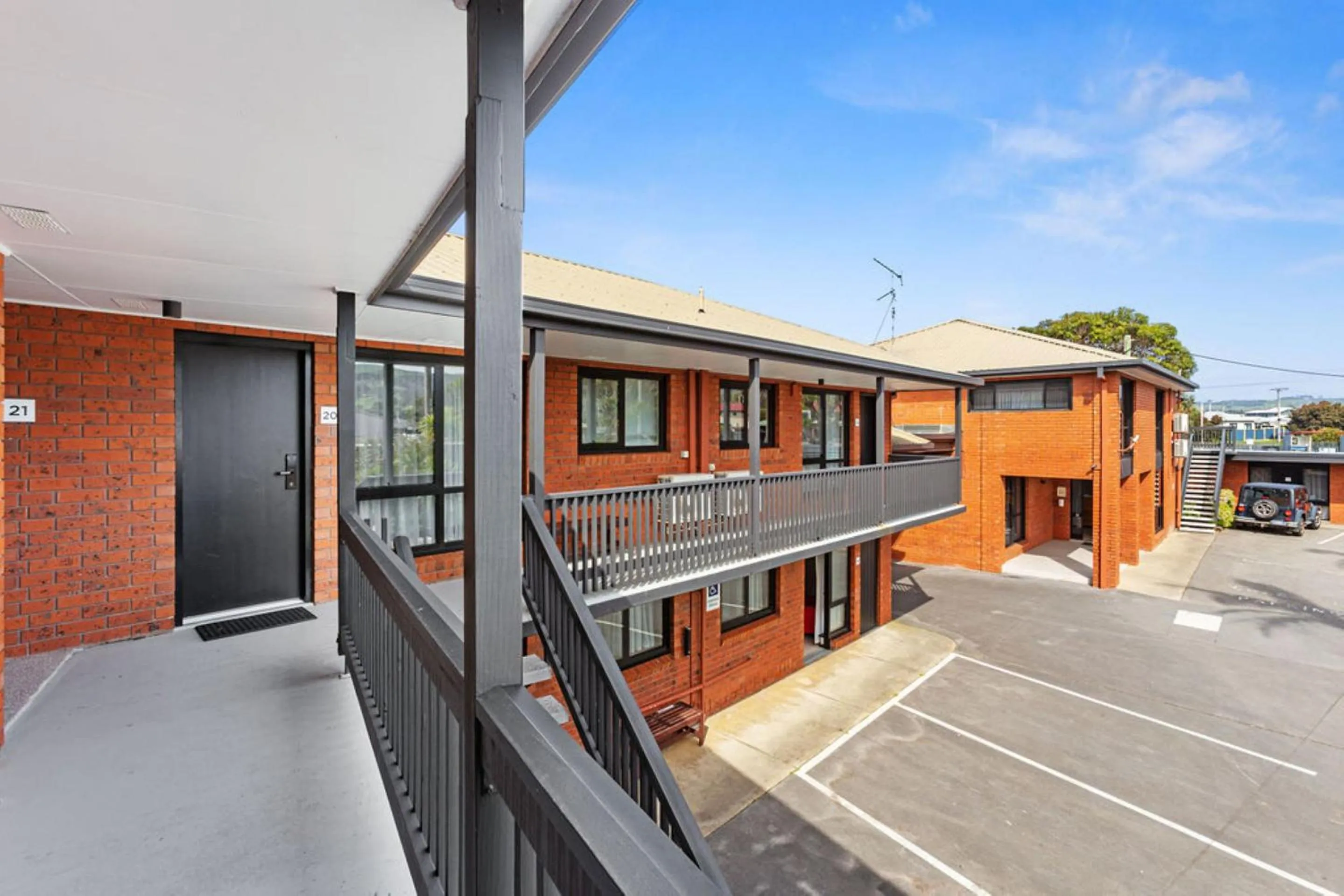 Property building in Apollo Bay Motel & Apartments
