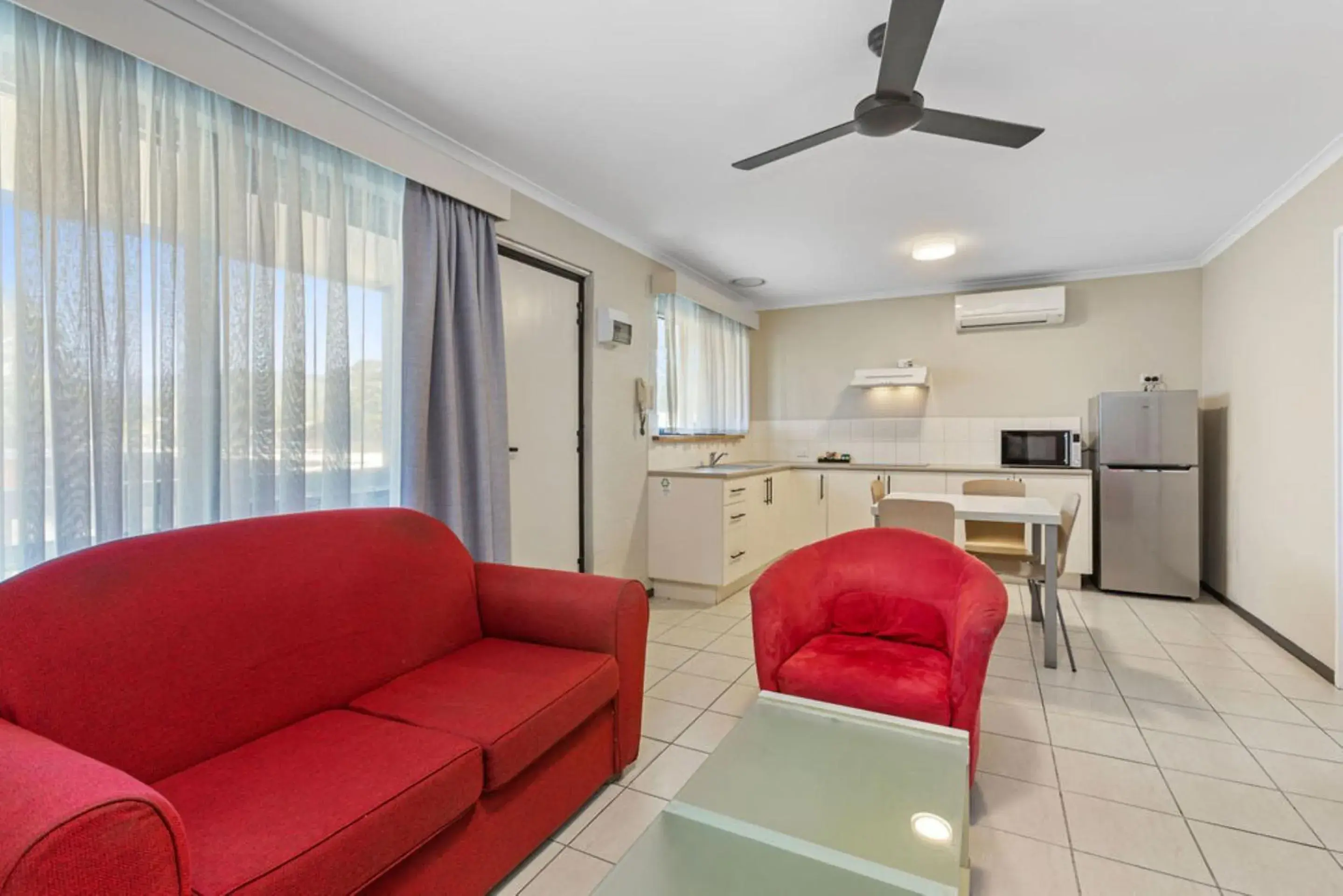 Kitchen or kitchenette in Apollo Bay Motel & Apartments Kitchen or kitchenette in Apollo Bay Motel & Apartments