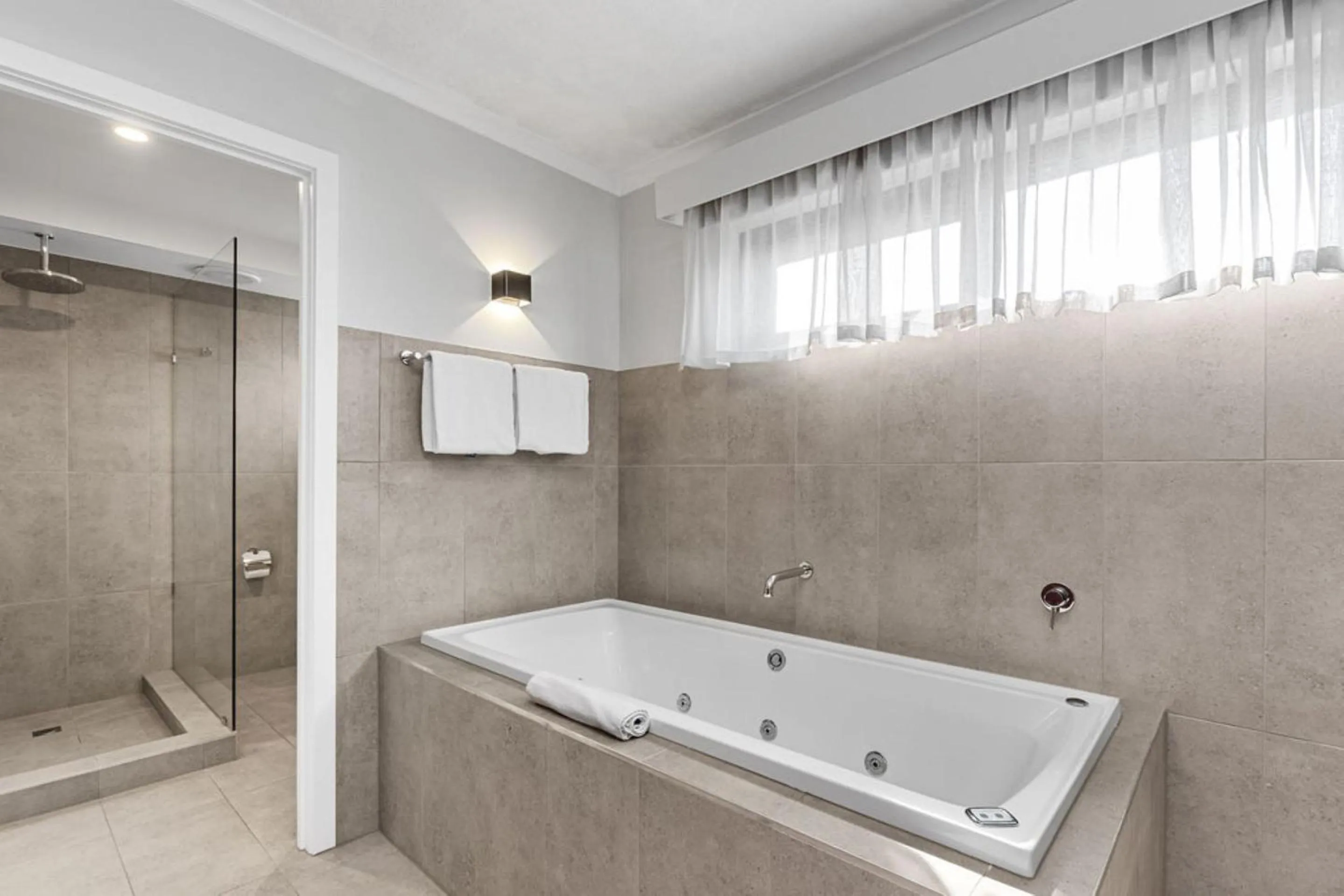 Hot Tub in Apollo Bay Motel & Apartments