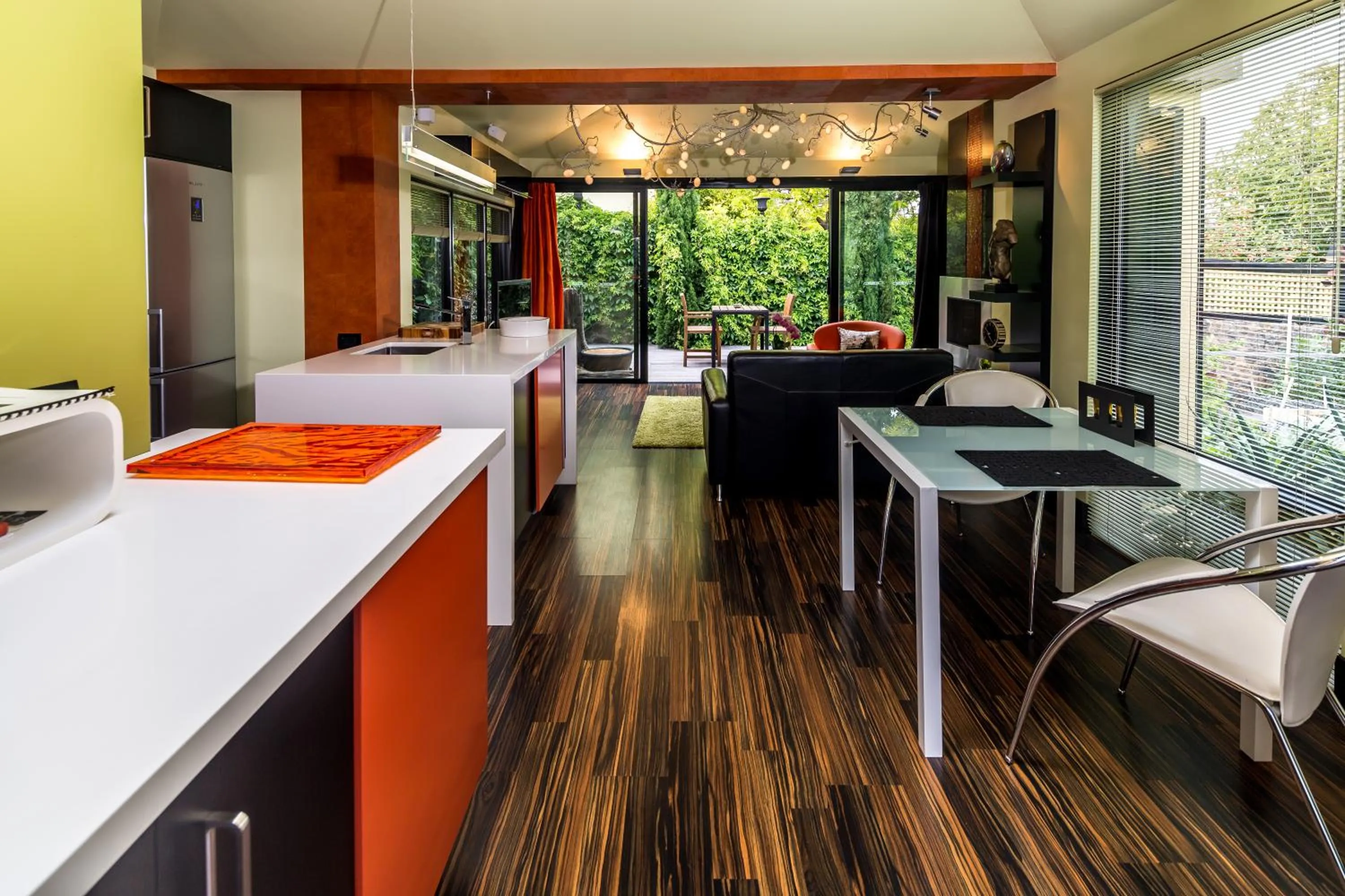 Kitchen or kitchenette in Corinda Contemporary