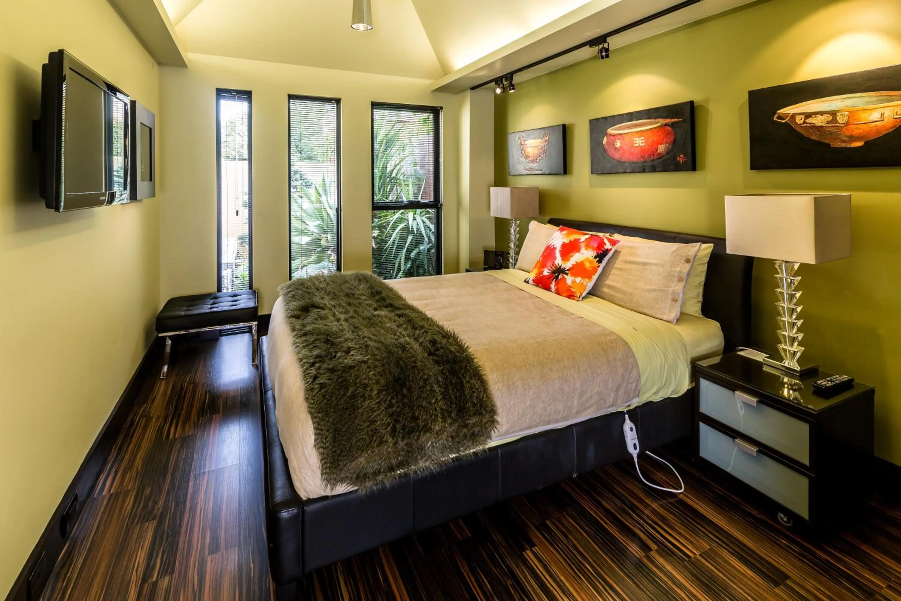 Bedroom, Bed in Corinda Contemporary
