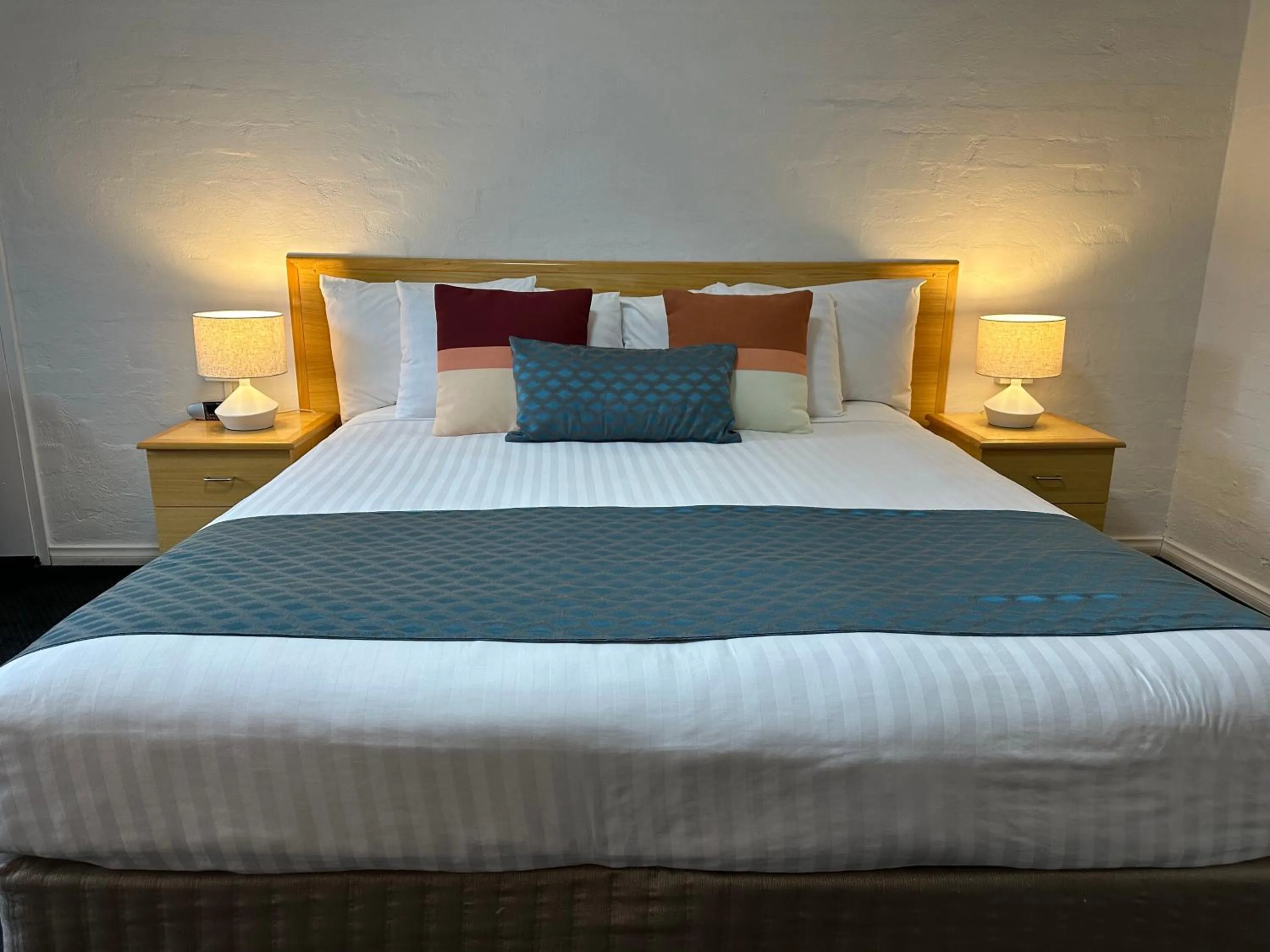 Bedroom, Bed in Grand Country Lodge Motel