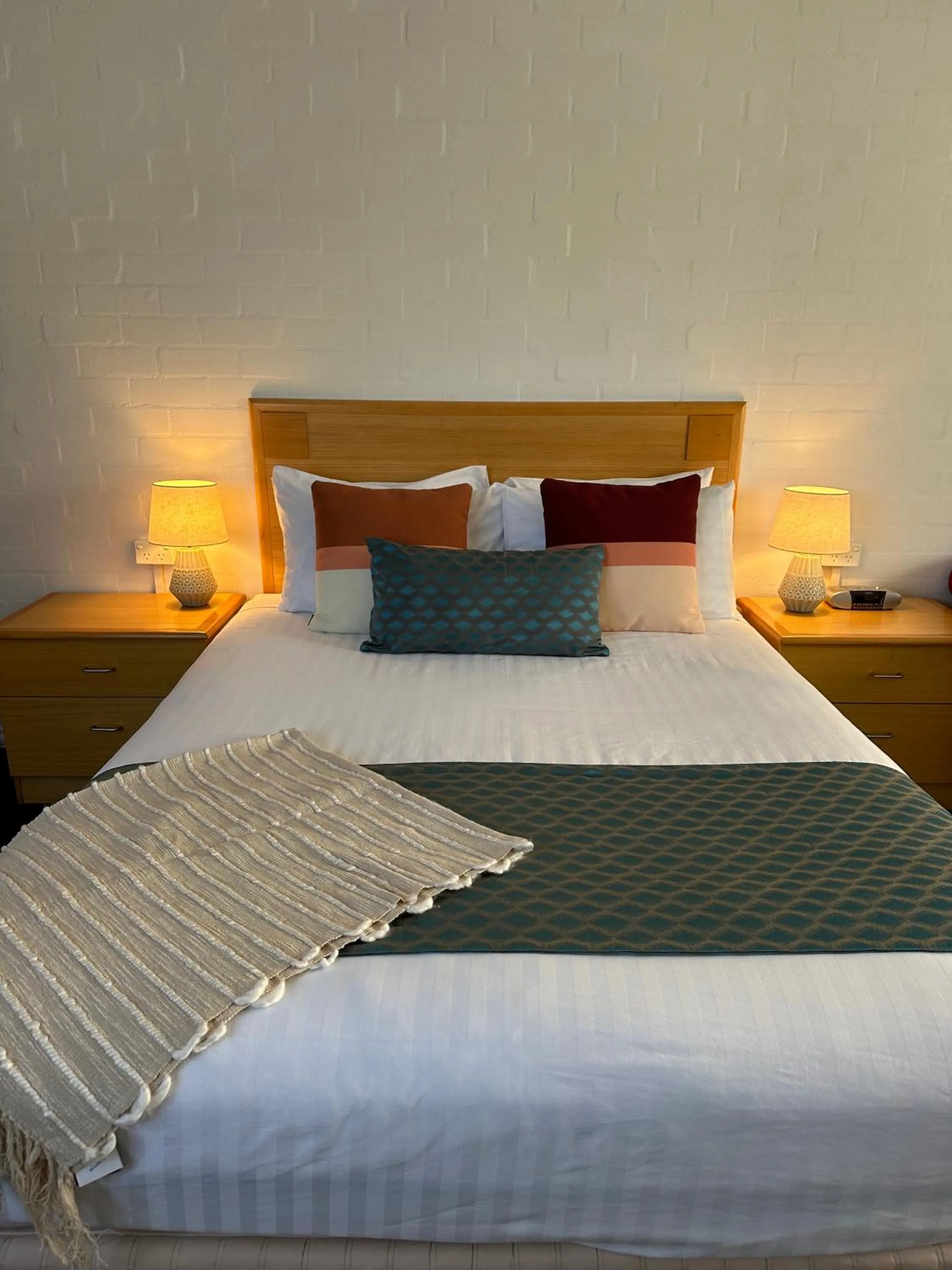 Bedroom, Bed in Grand Country Lodge Motel