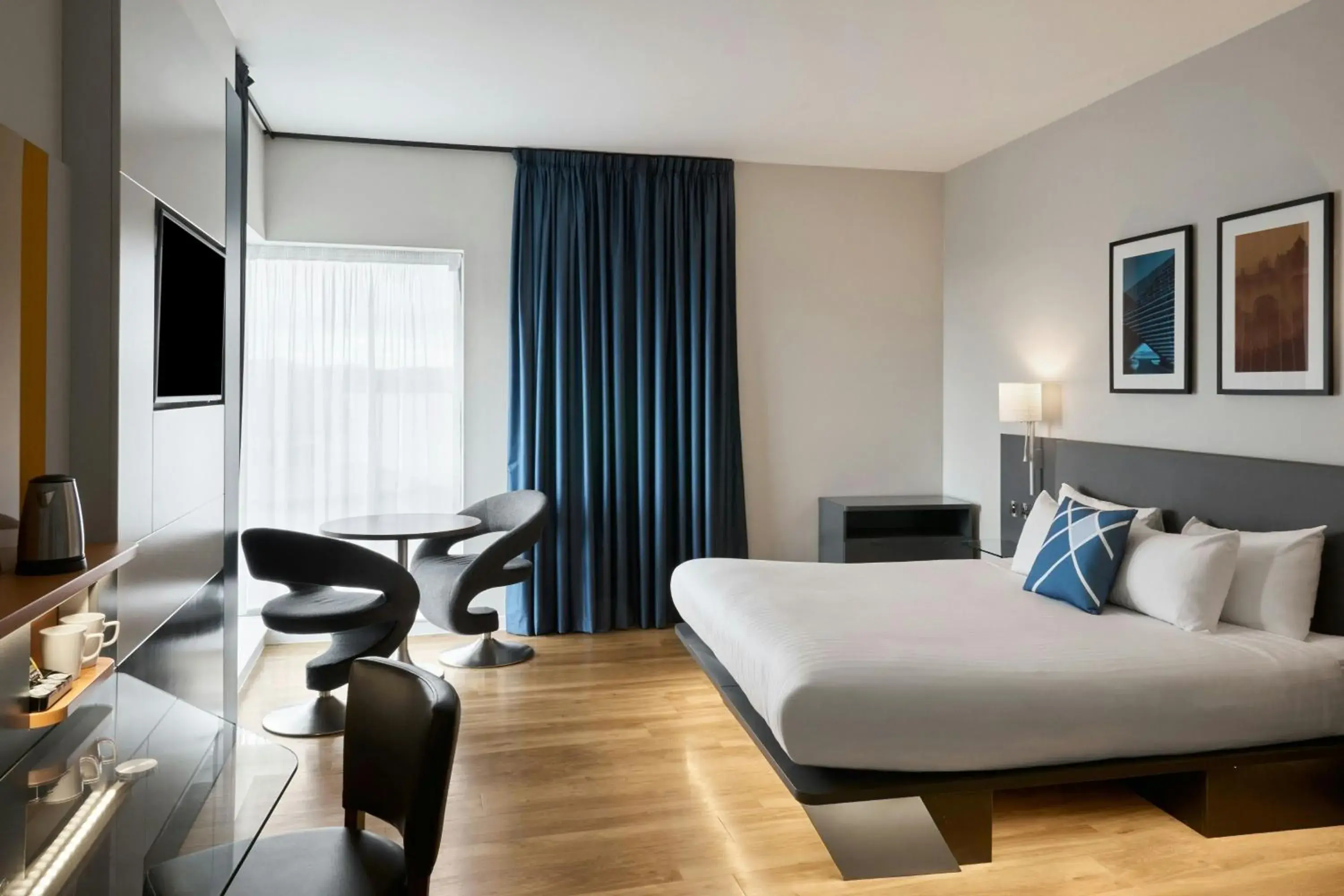 Photo of the whole room in Four Points Flex by Sheraton Dundee Photo of the whole room in Four Points Flex by Sheraton Dundee
