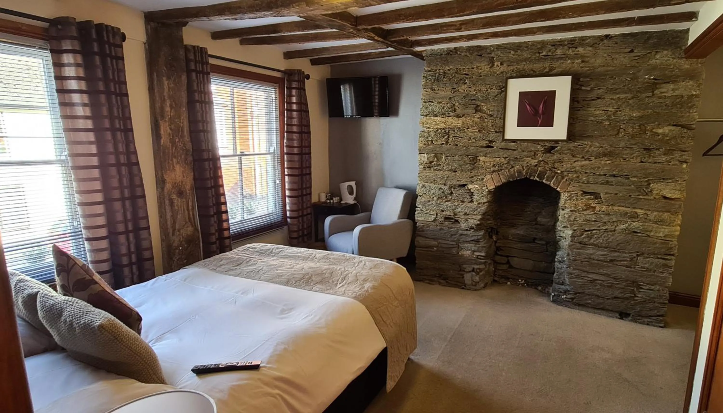 Photo of the whole room, Bed in Ty Morgan's