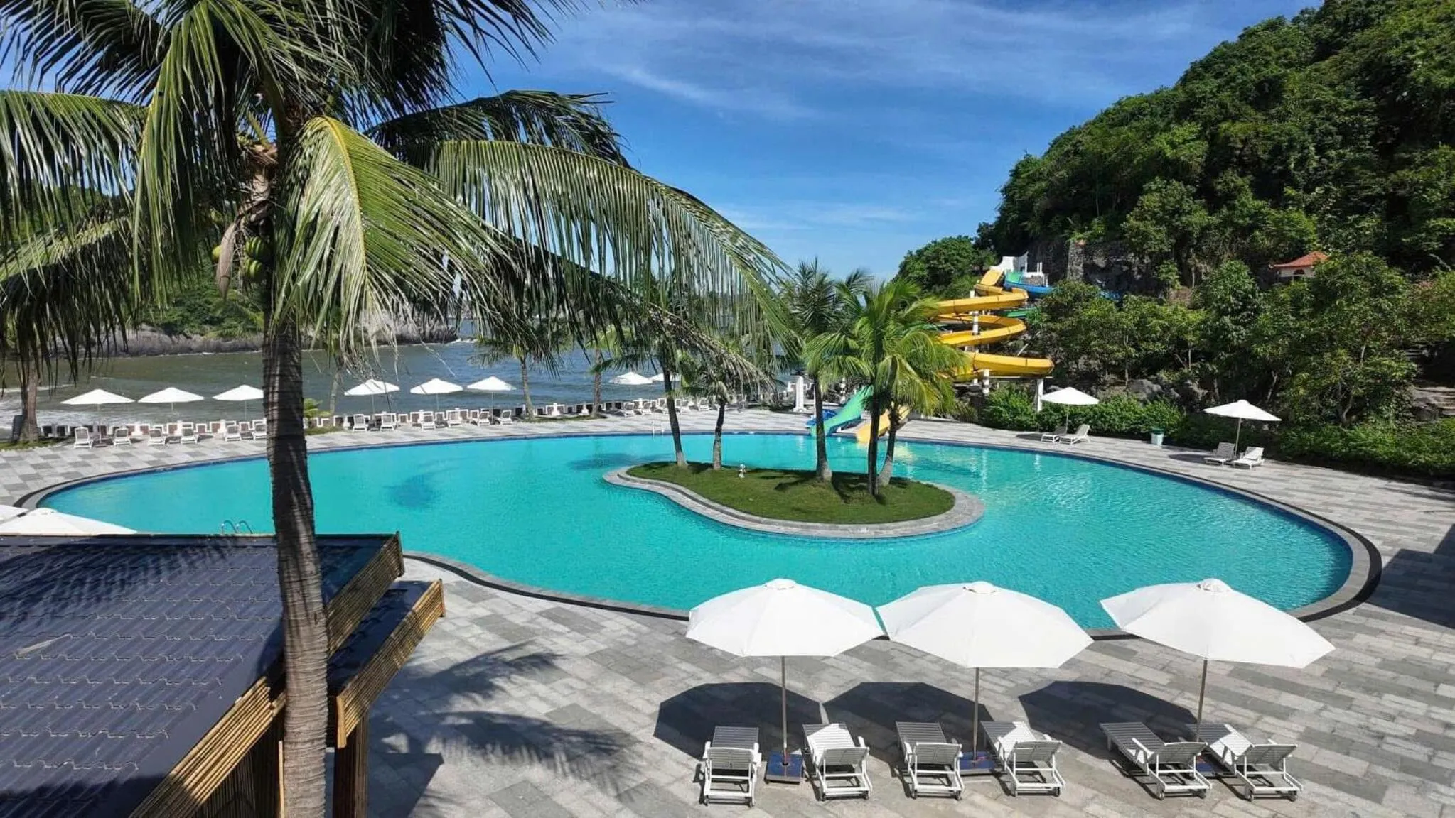 Swimming pool in The May Legend Catba