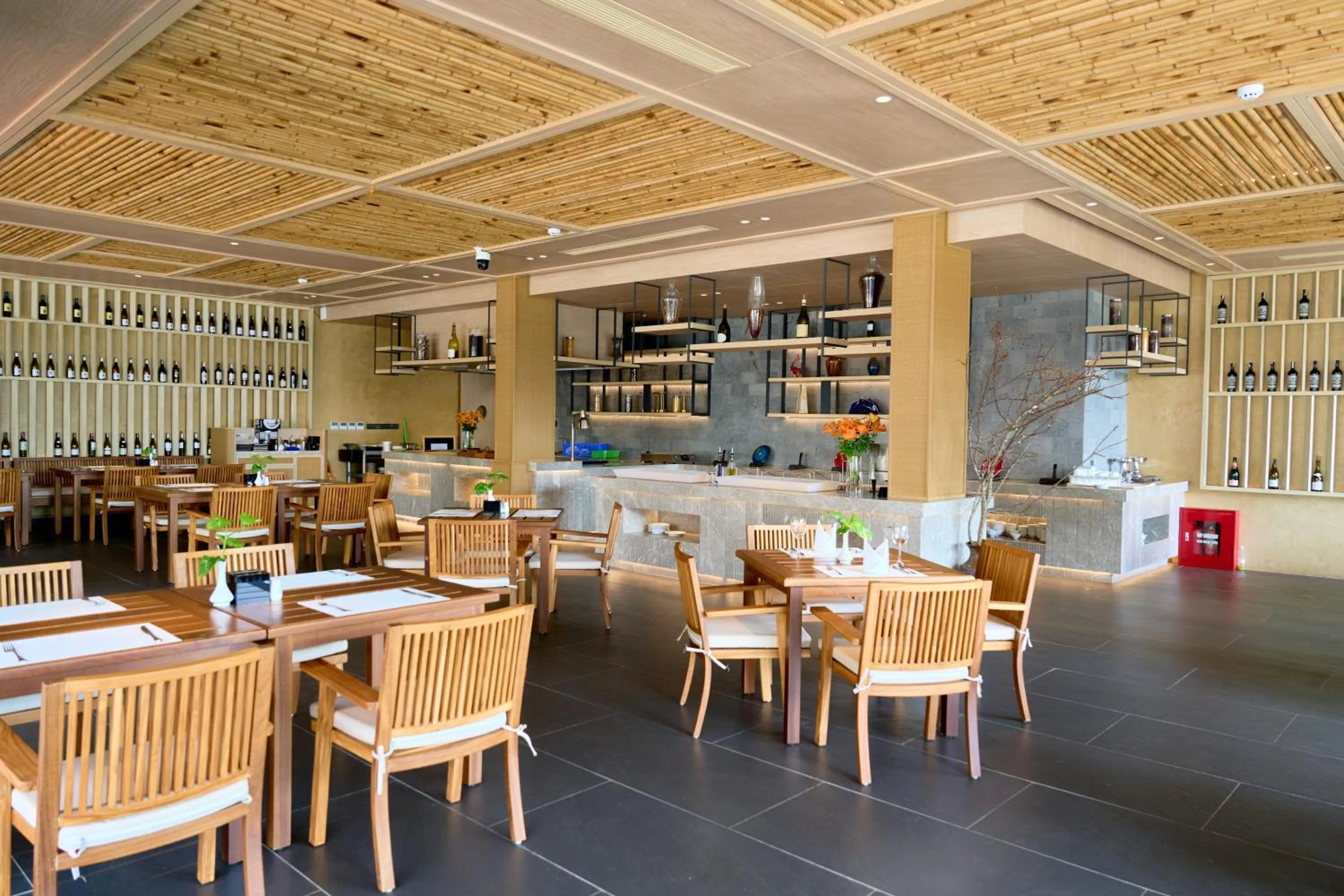 Restaurant/places to eat in The May Legend Catba