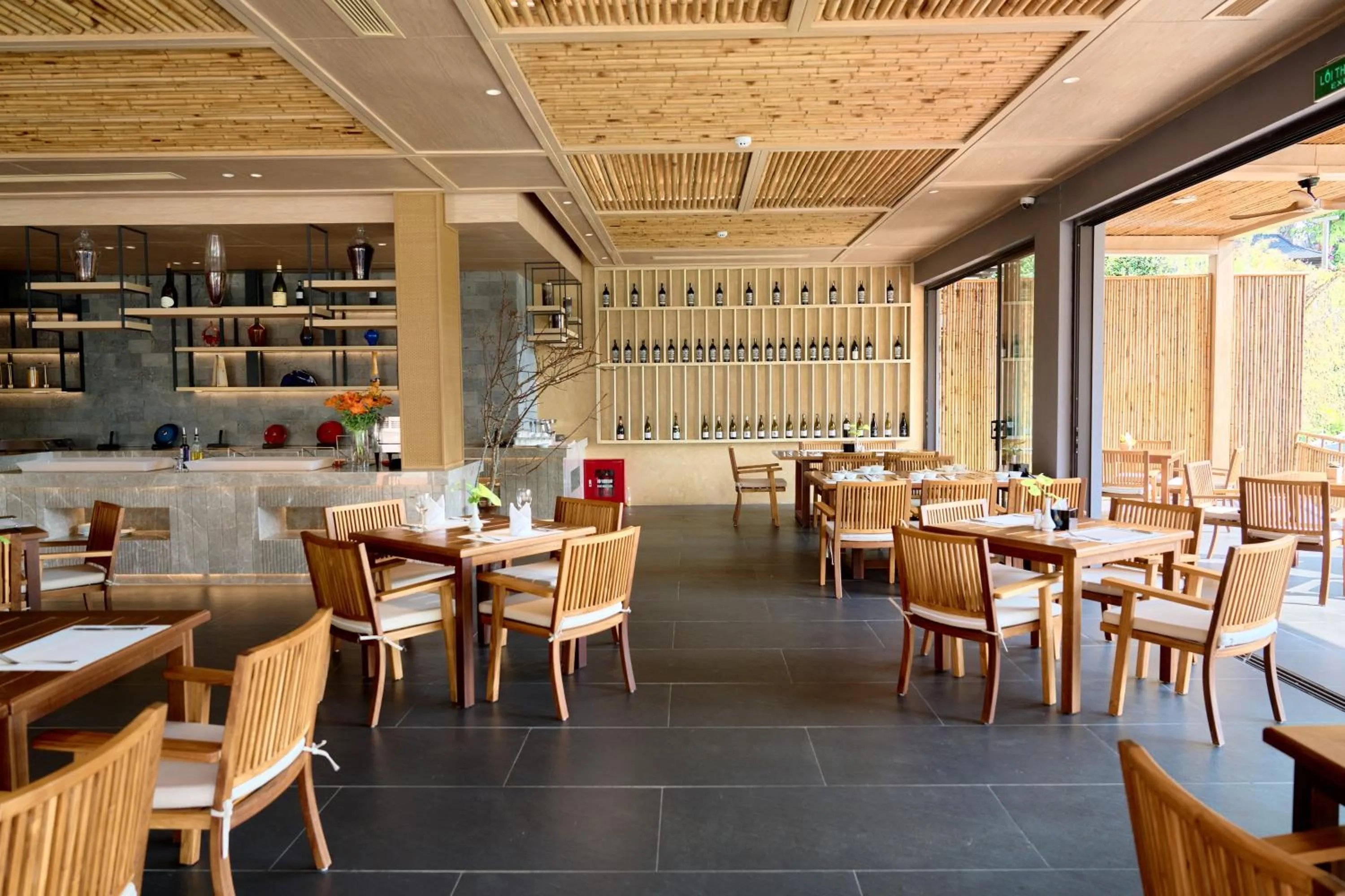 Restaurant/places to eat in The May Legend Catba